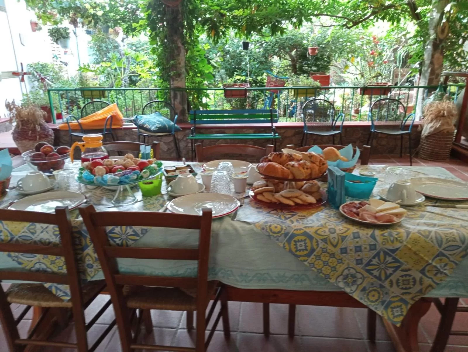 Breakfast in Bed & Breakfast Paui