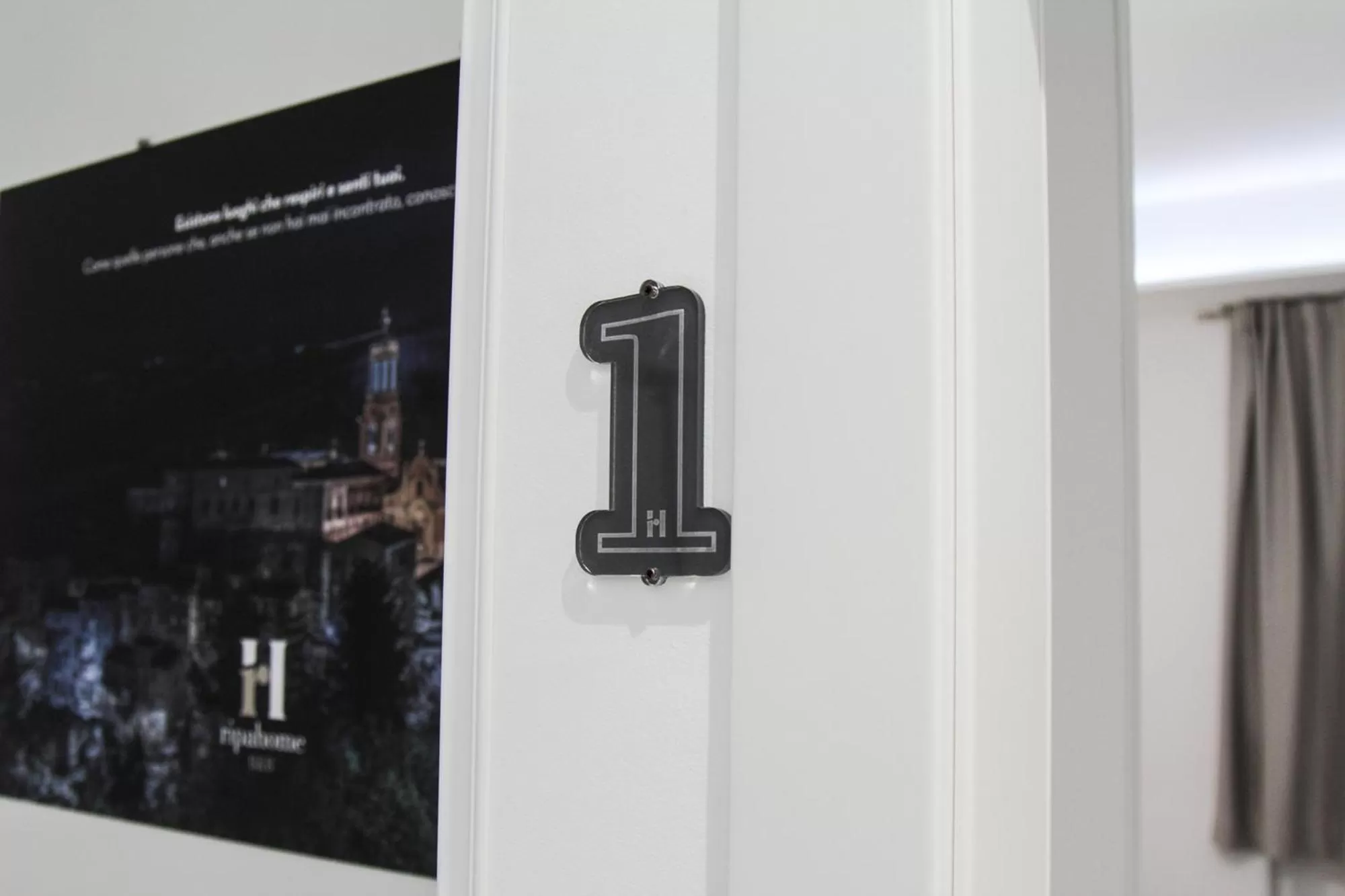 Logo/Certificate/Sign, TV/Entertainment Center in Ripahome B&B