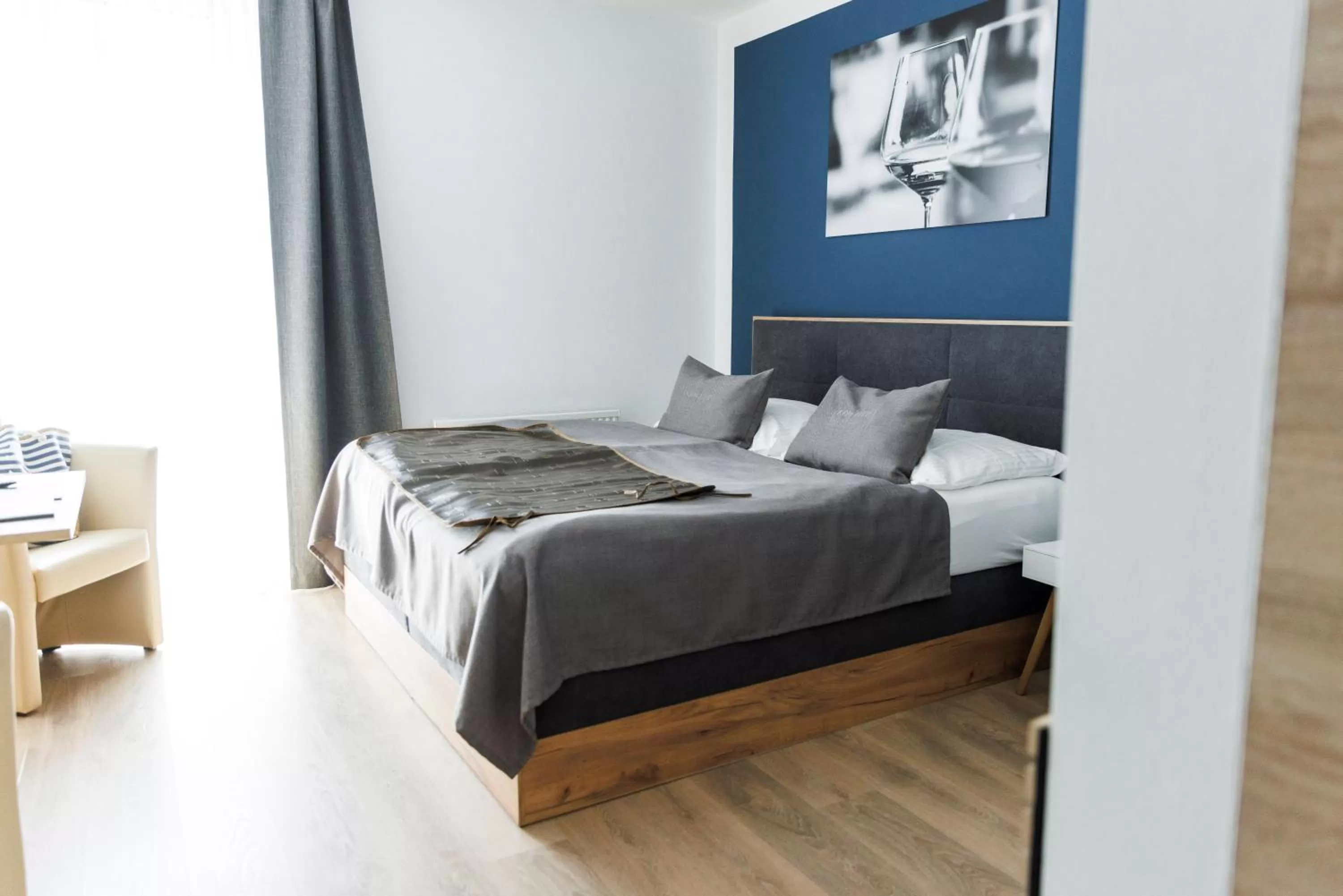 Photo of the whole room, Bed in Kracher Hotel Doppelzimmer