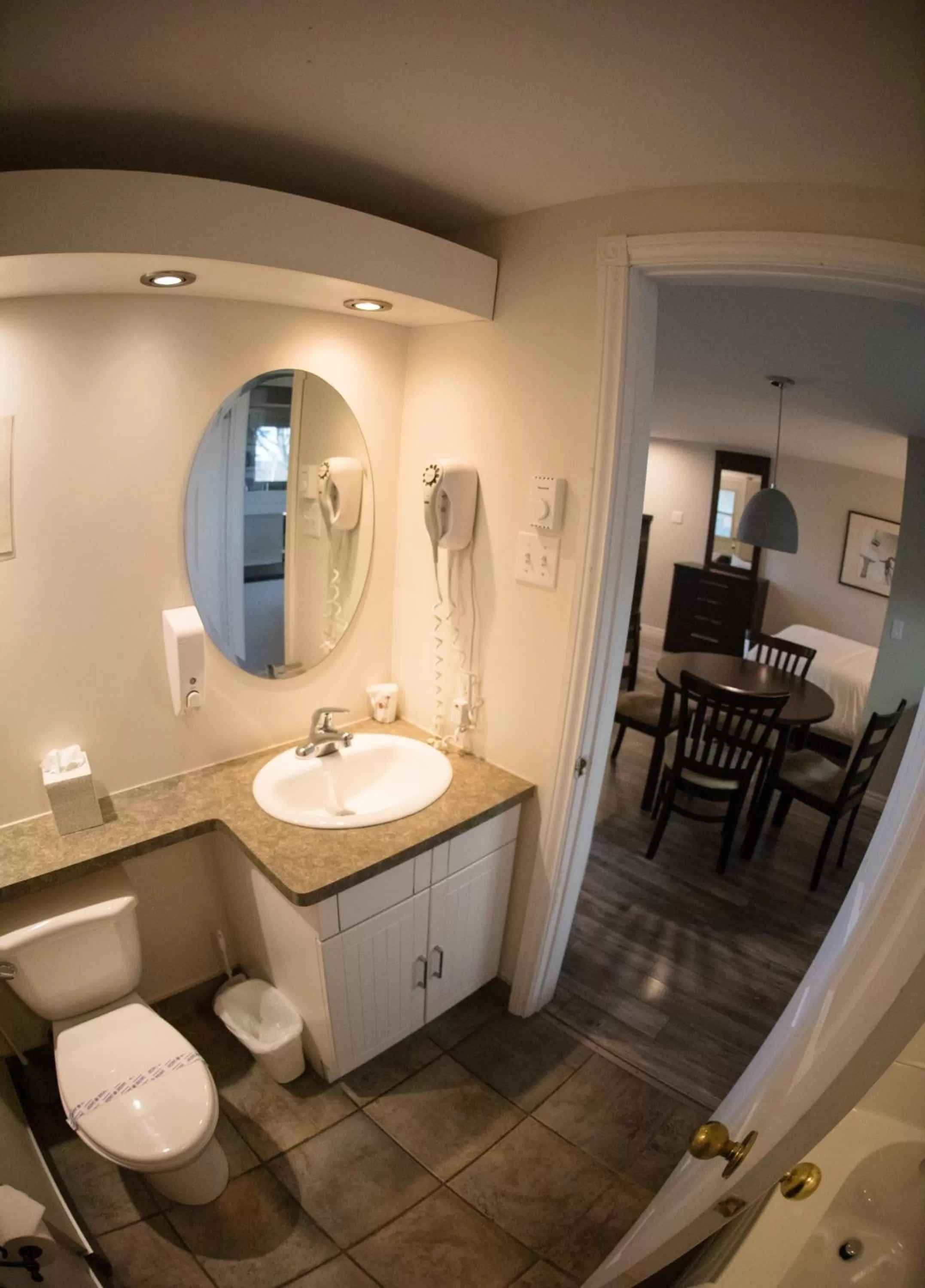 Bathroom in Le Montagnard, Auberge Hôtel & Chalets