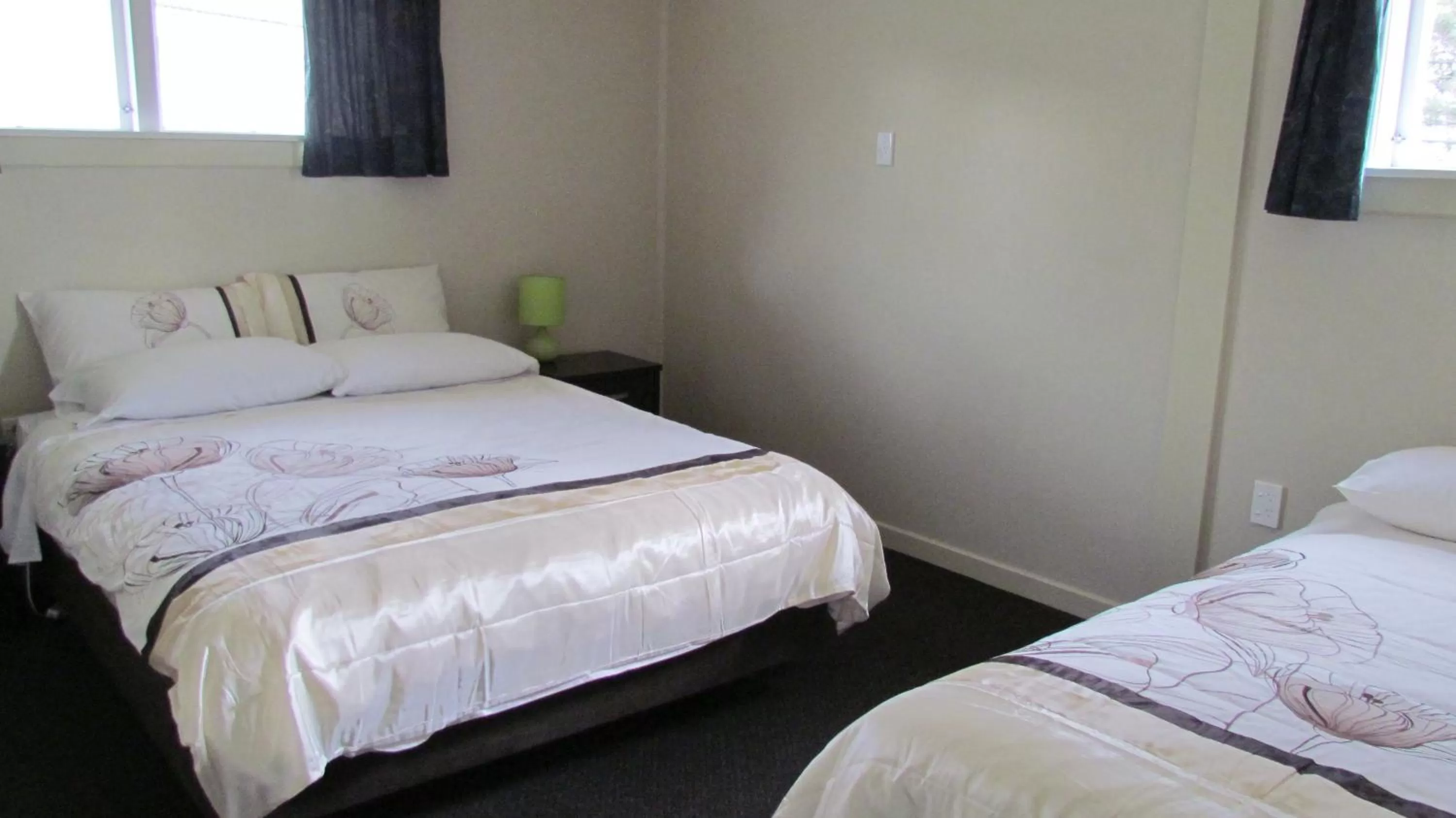 Bed in Birchwood Cottages