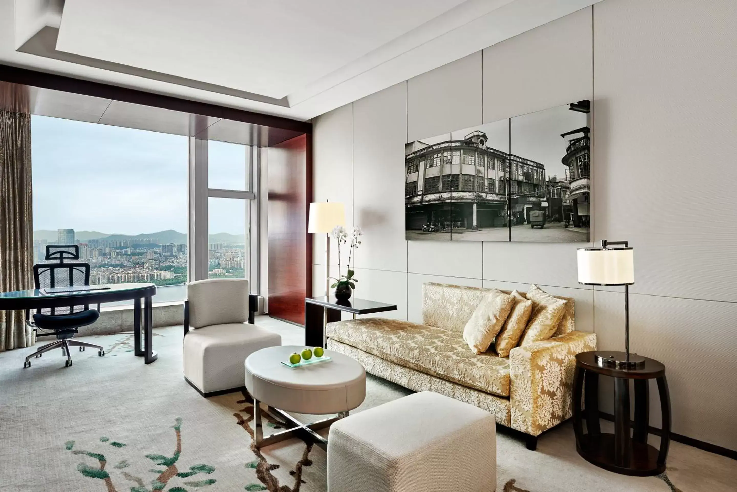 Westin Renewal King Suite in The Westin Pazhou Westin Renewal King Suite in The Westin Pazhou