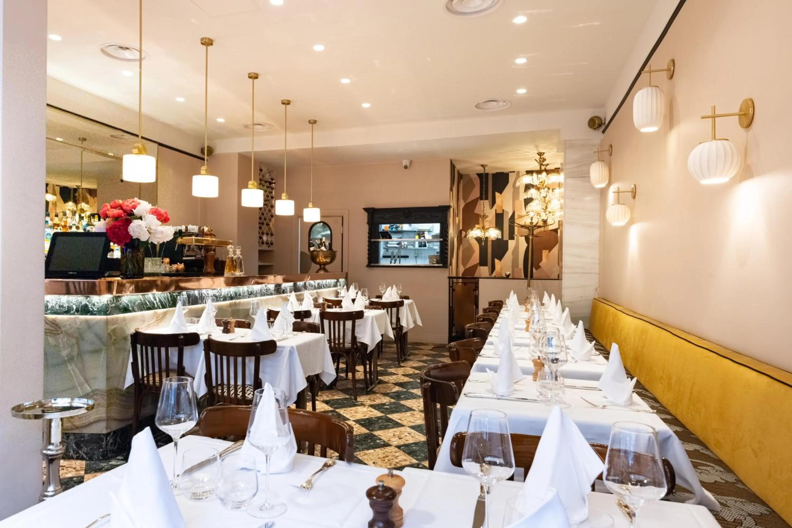 Restaurant/places to eat in Hôtel Chateaubriand