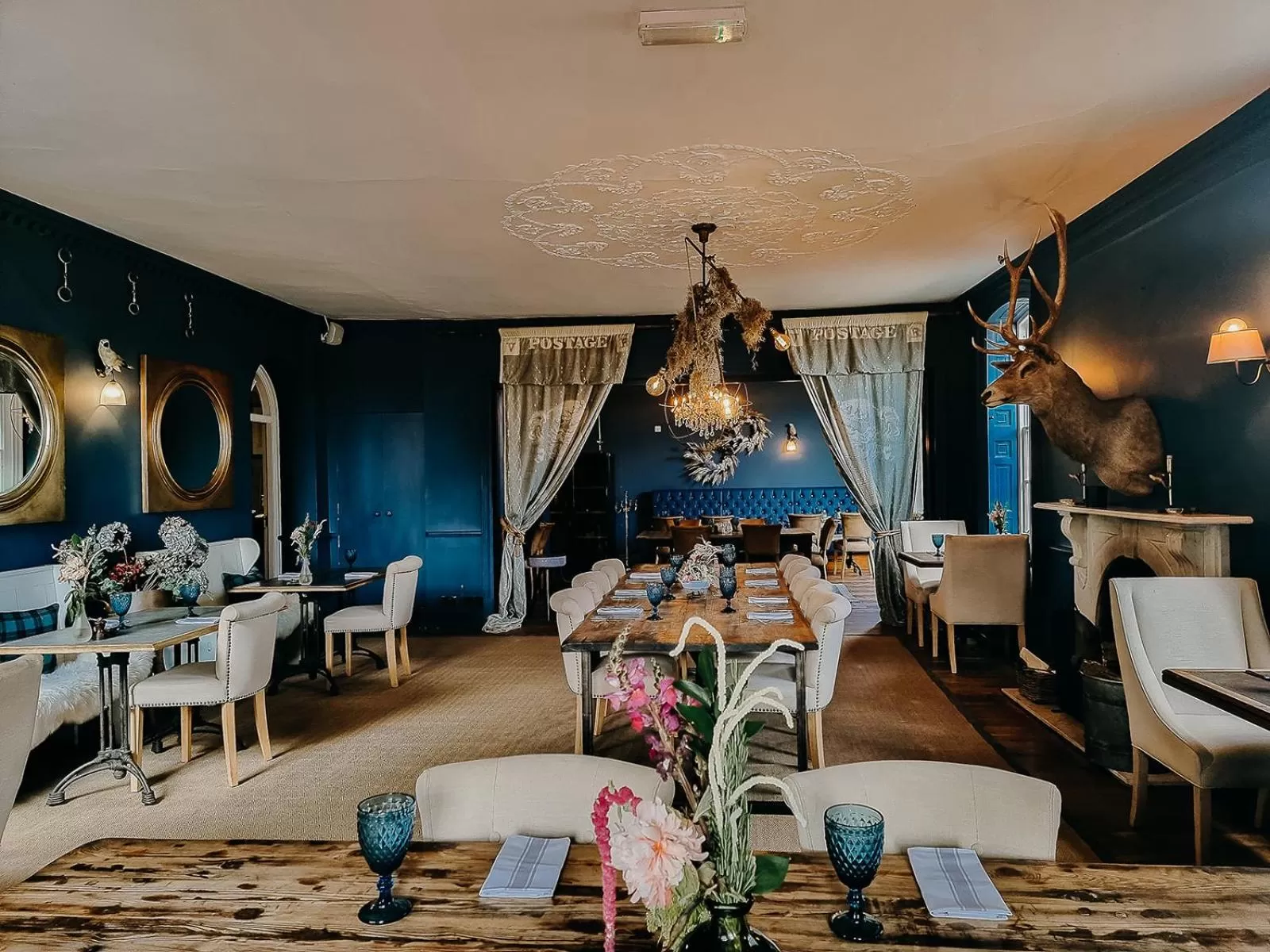 Restaurant/places to eat in Verzon House