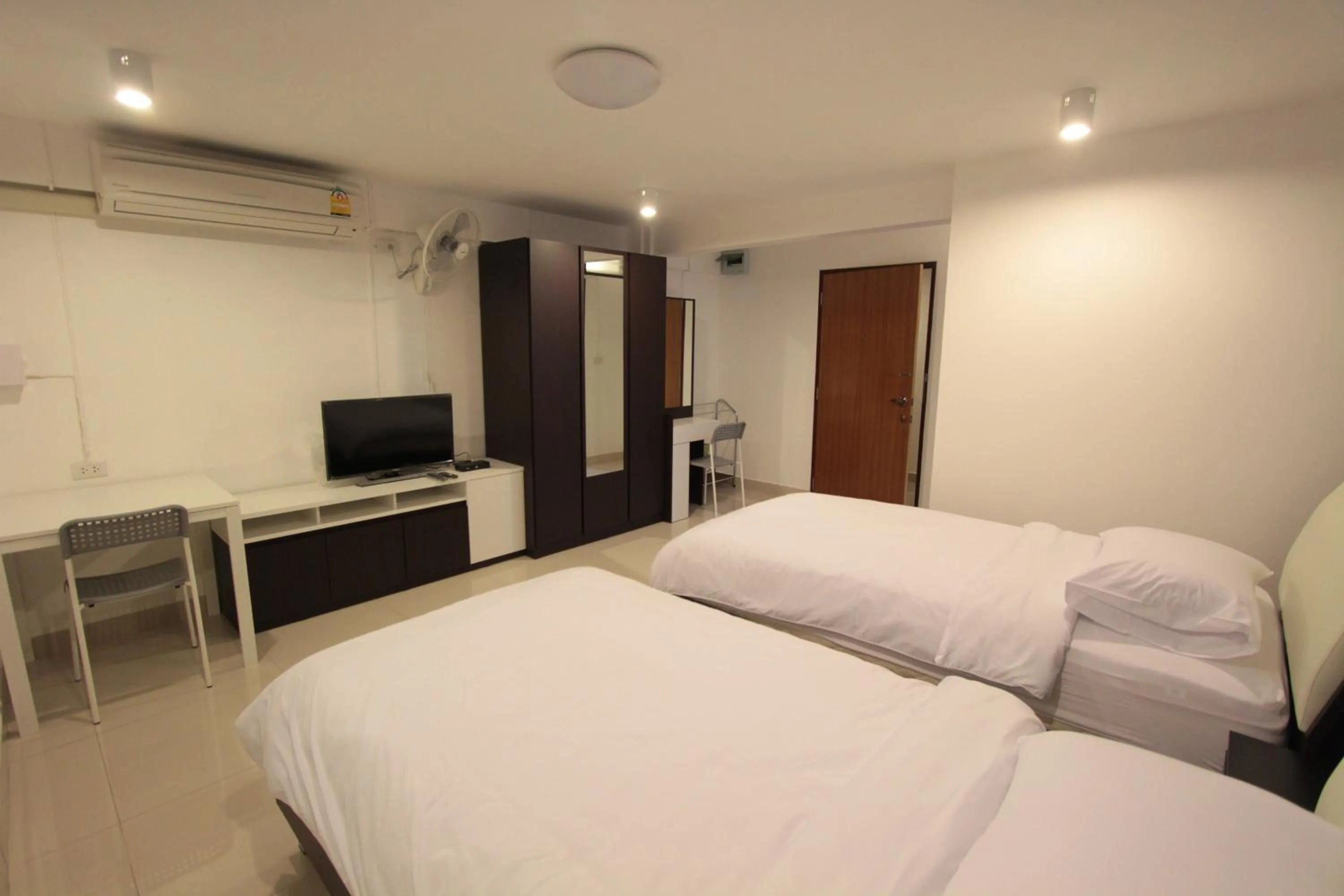TV and multimedia, Bed in Napaville Huai Khwang