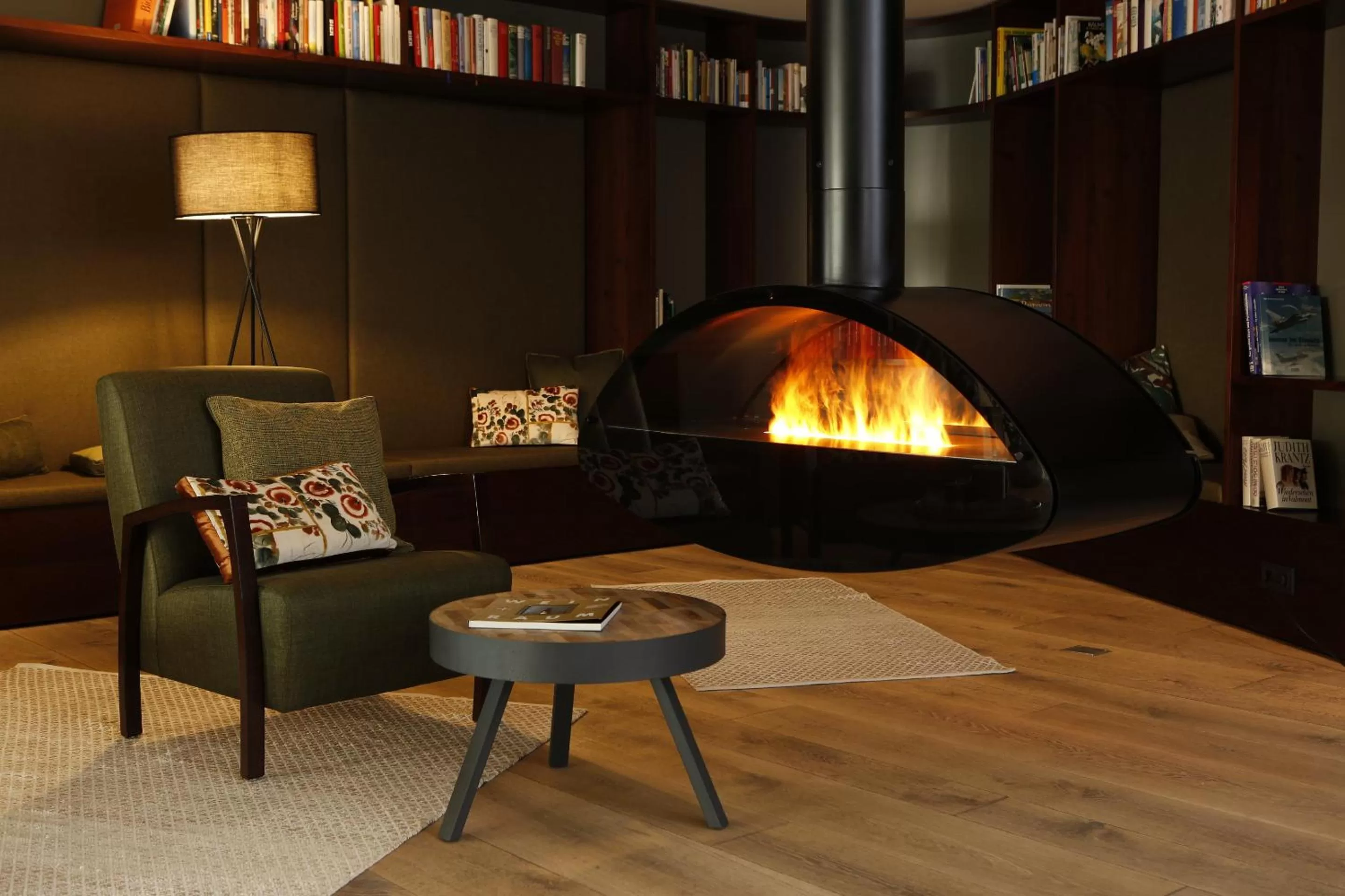 Library in Das ACKER Hotel