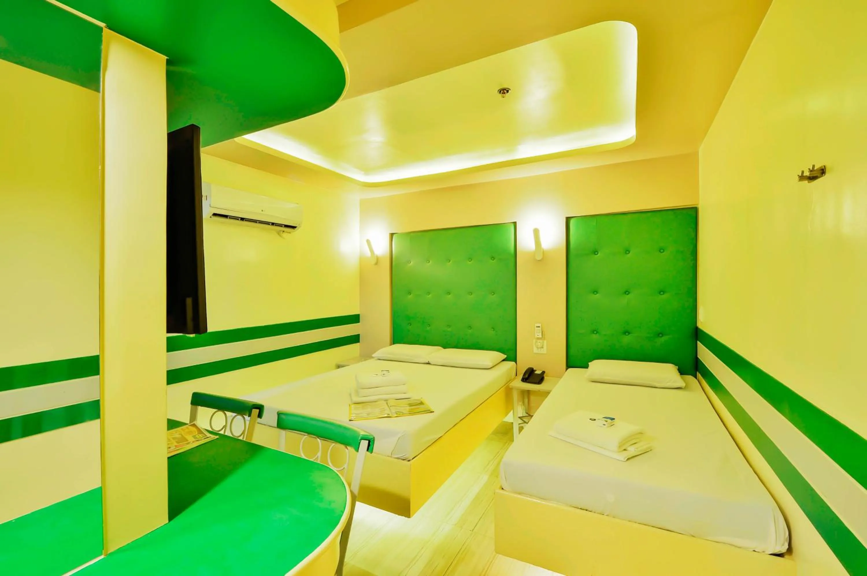 Bedroom, Bed in Hotel 99 Monumento