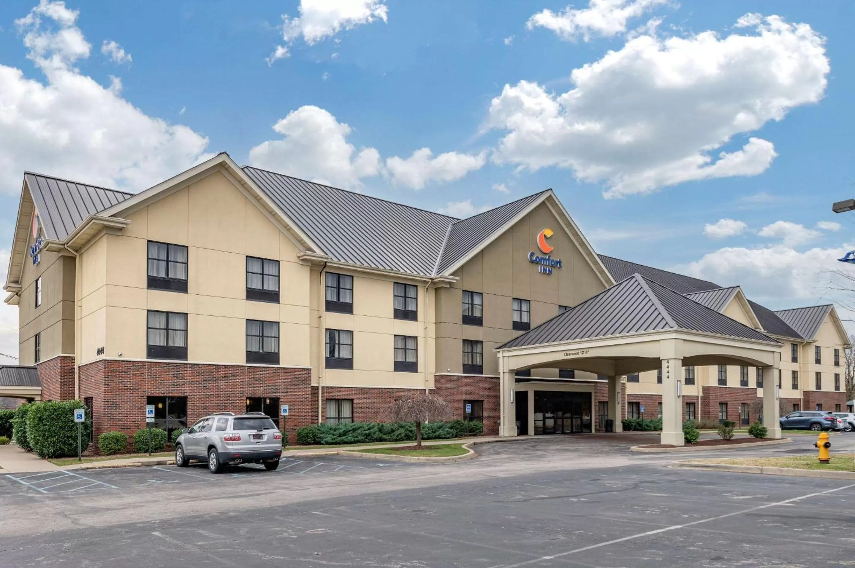 Property building in Comfort Inn Southwest Louisville