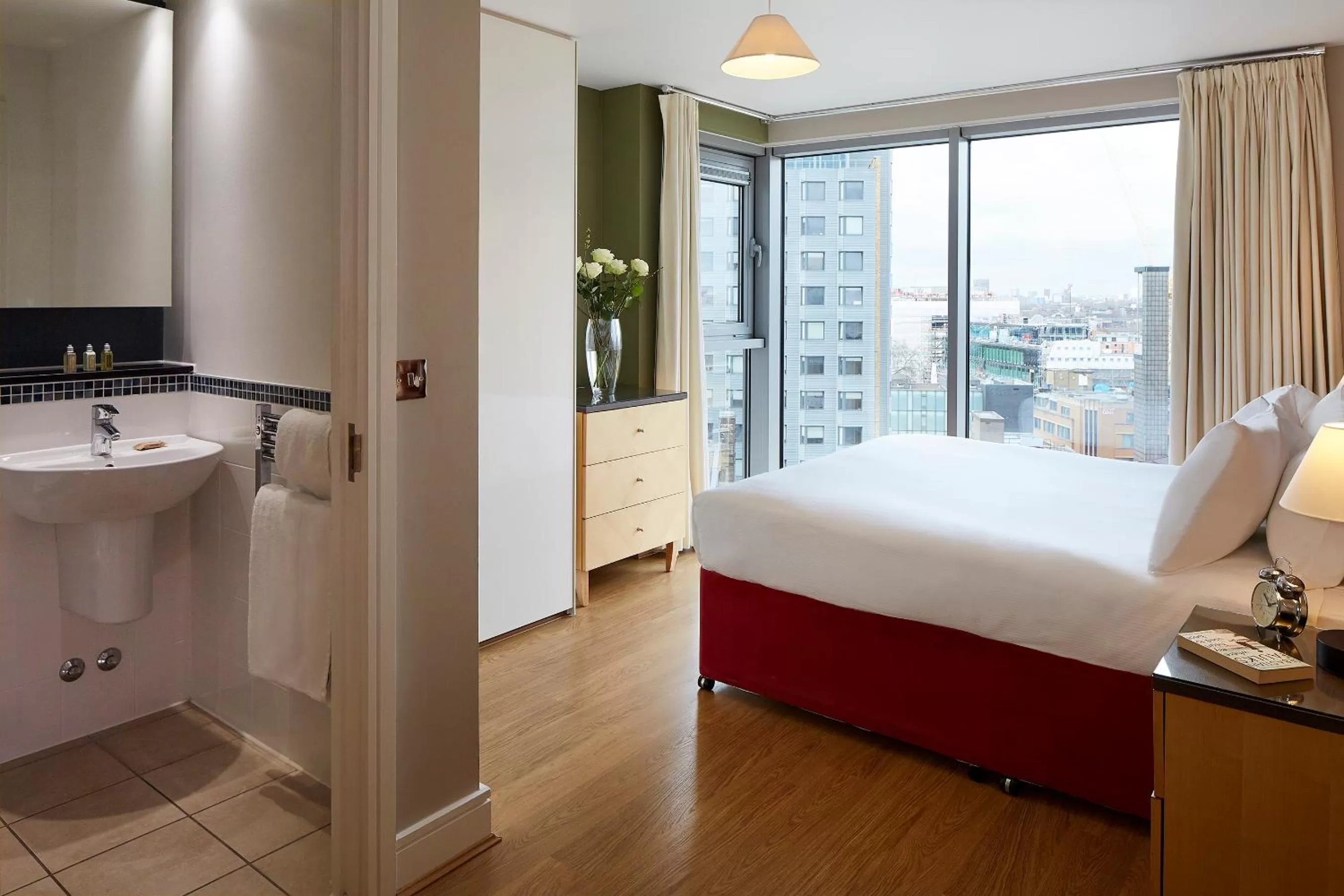 Bed in Marlin Aldgate Tower Bridge