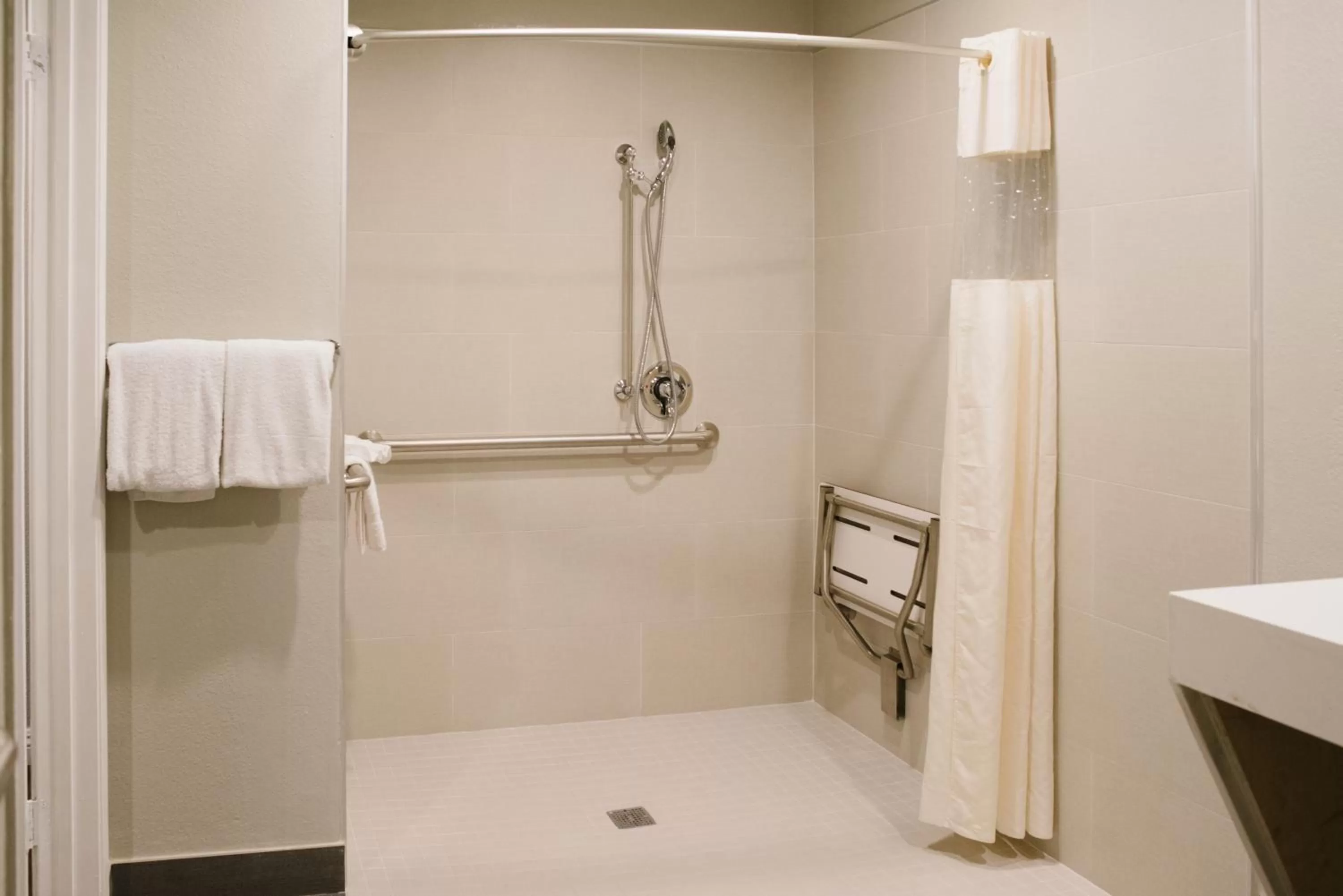 Bathroom in Alamo Inn and Suites - Convention Center