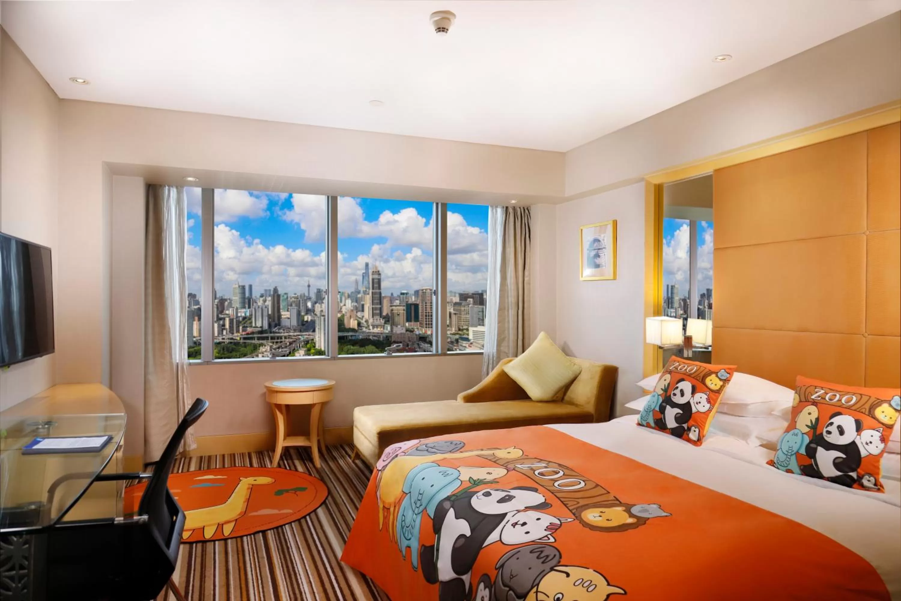 Bedroom, Bed in Jin Jiang Tower