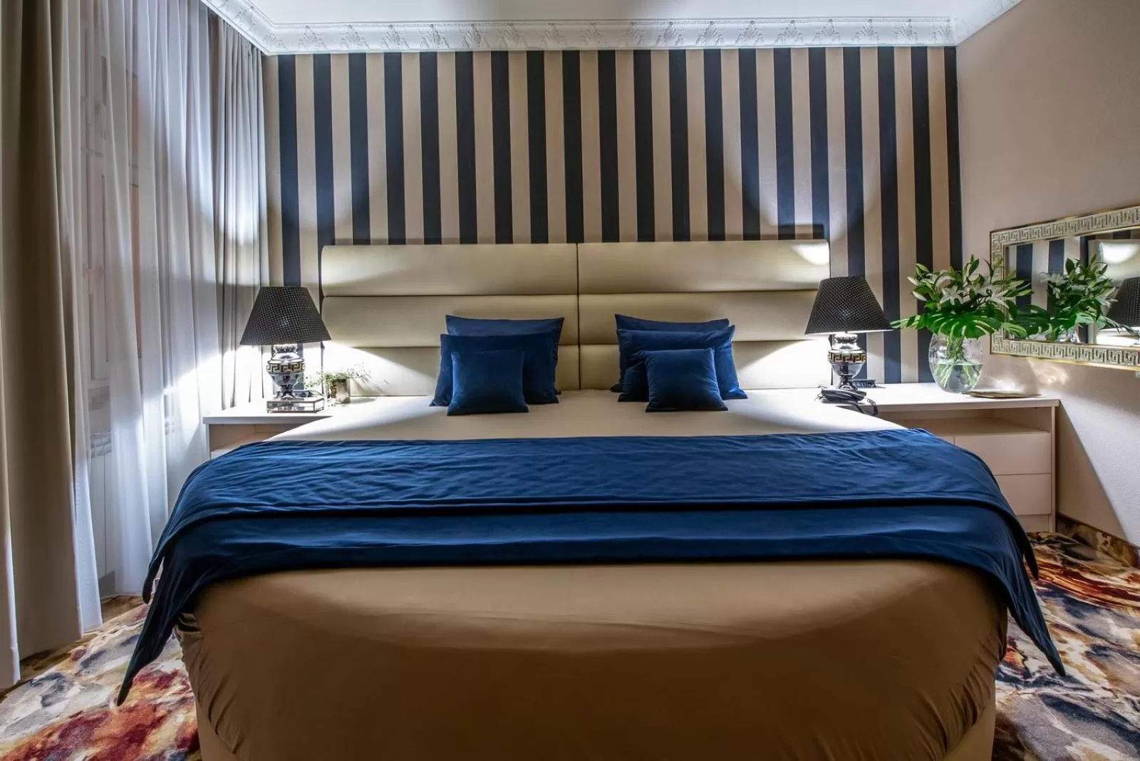 Photo of the whole room, Bed in Hotel Royal