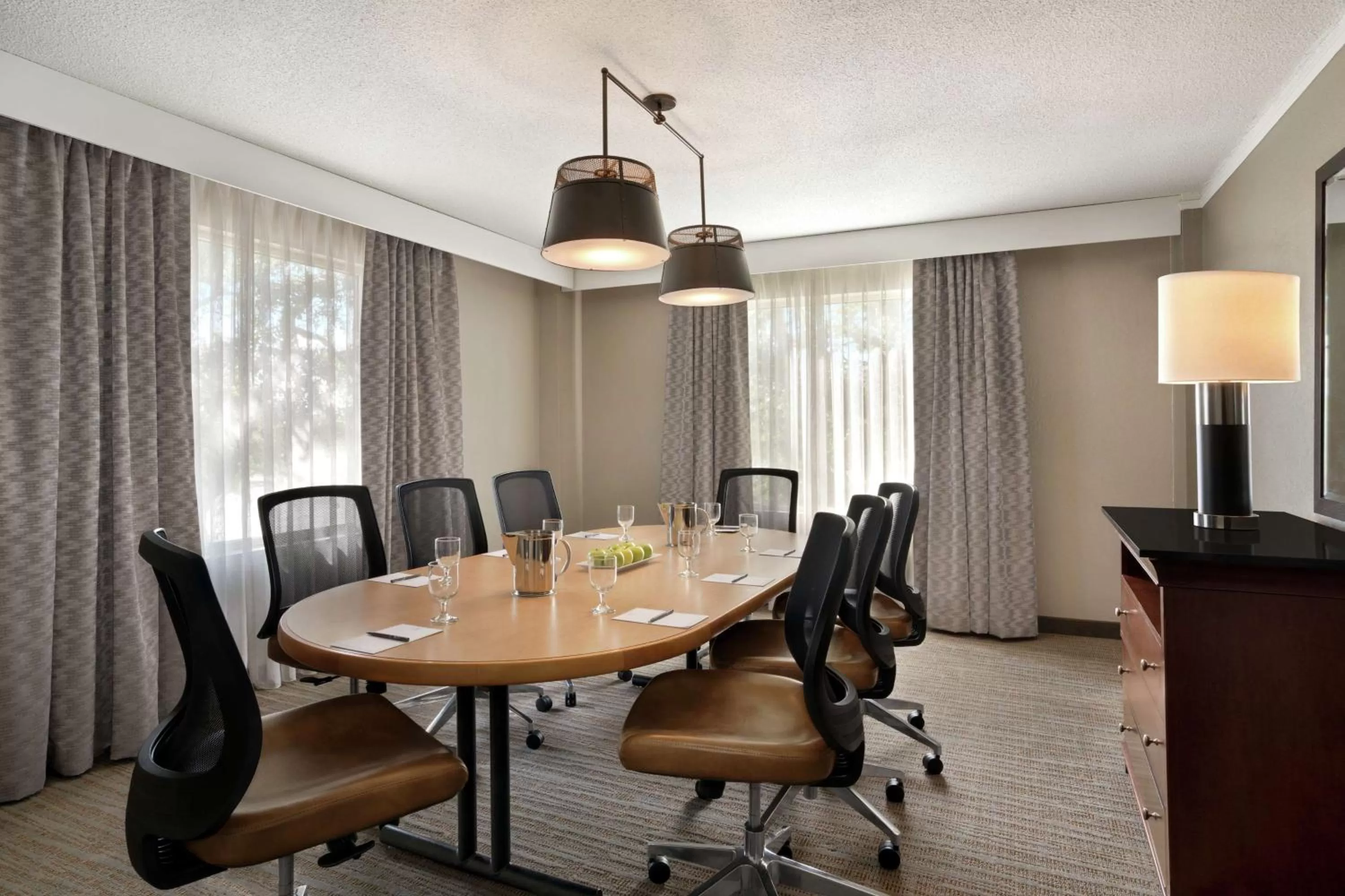 Bedroom in Embassy Suites Brunswick