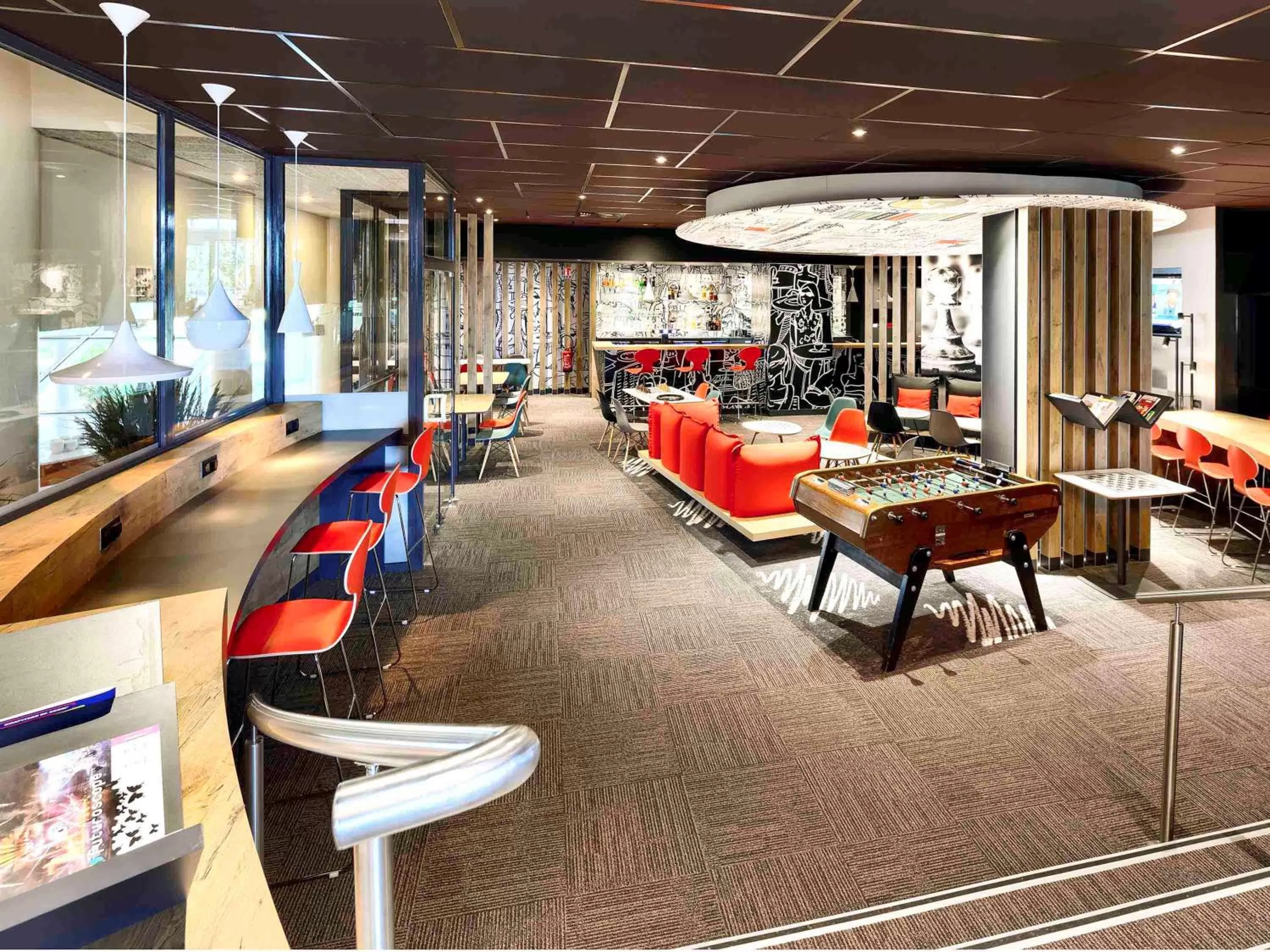 Lounge or bar in ibis Poitiers Site du Futuroscope