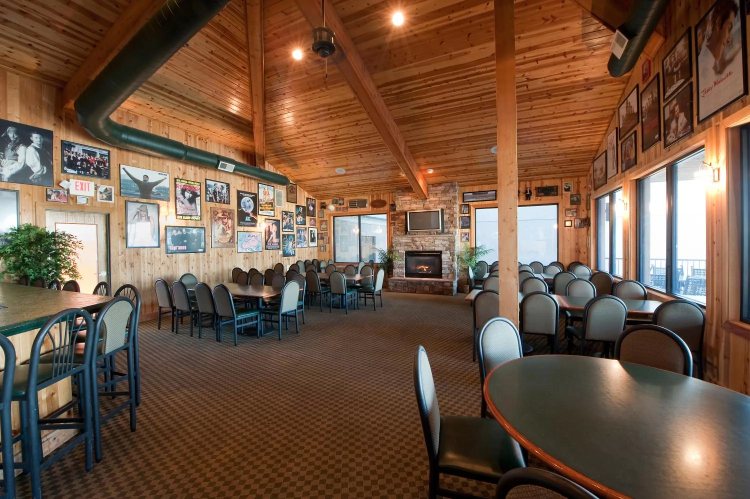 Restaurant/places to eat in Camden on the Lake Resort