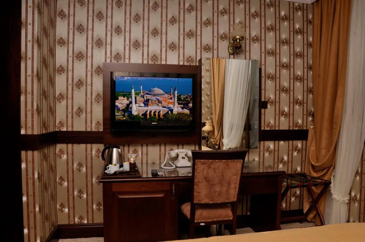 Seating area, TV/Entertainment Center in Divalis Hotel