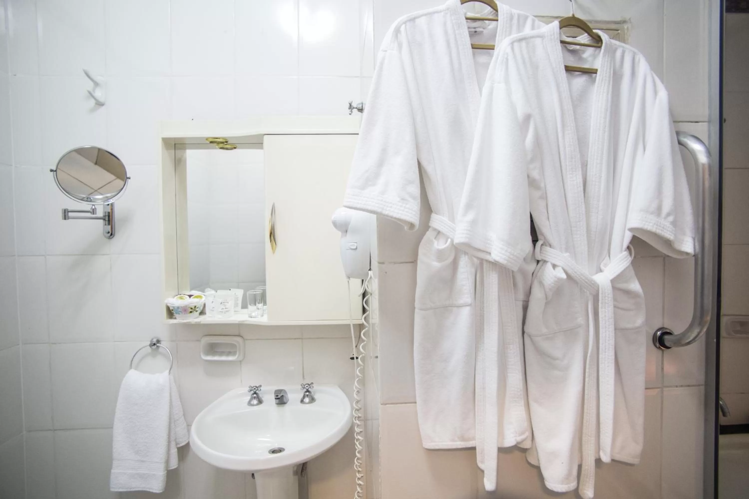 Shower in Asunción Gran Hotel