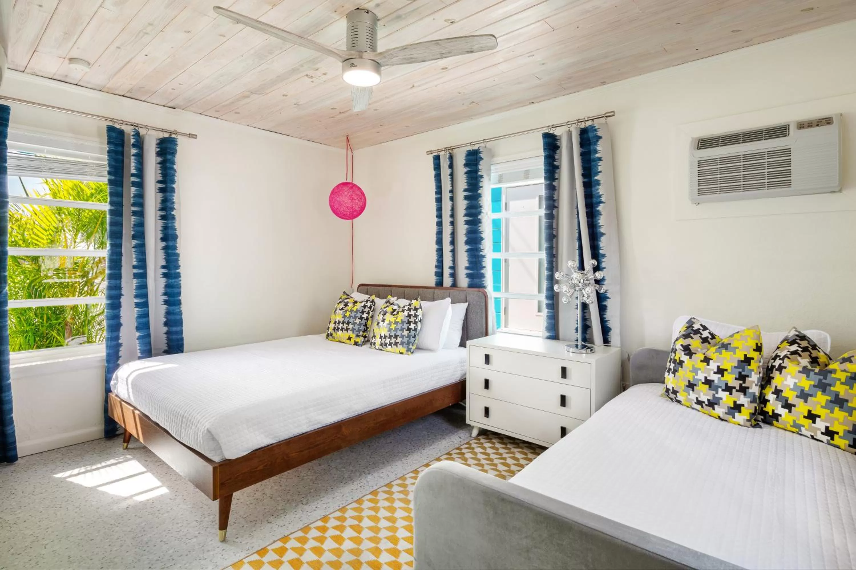 Bedroom in Sunset Inn and Cottages