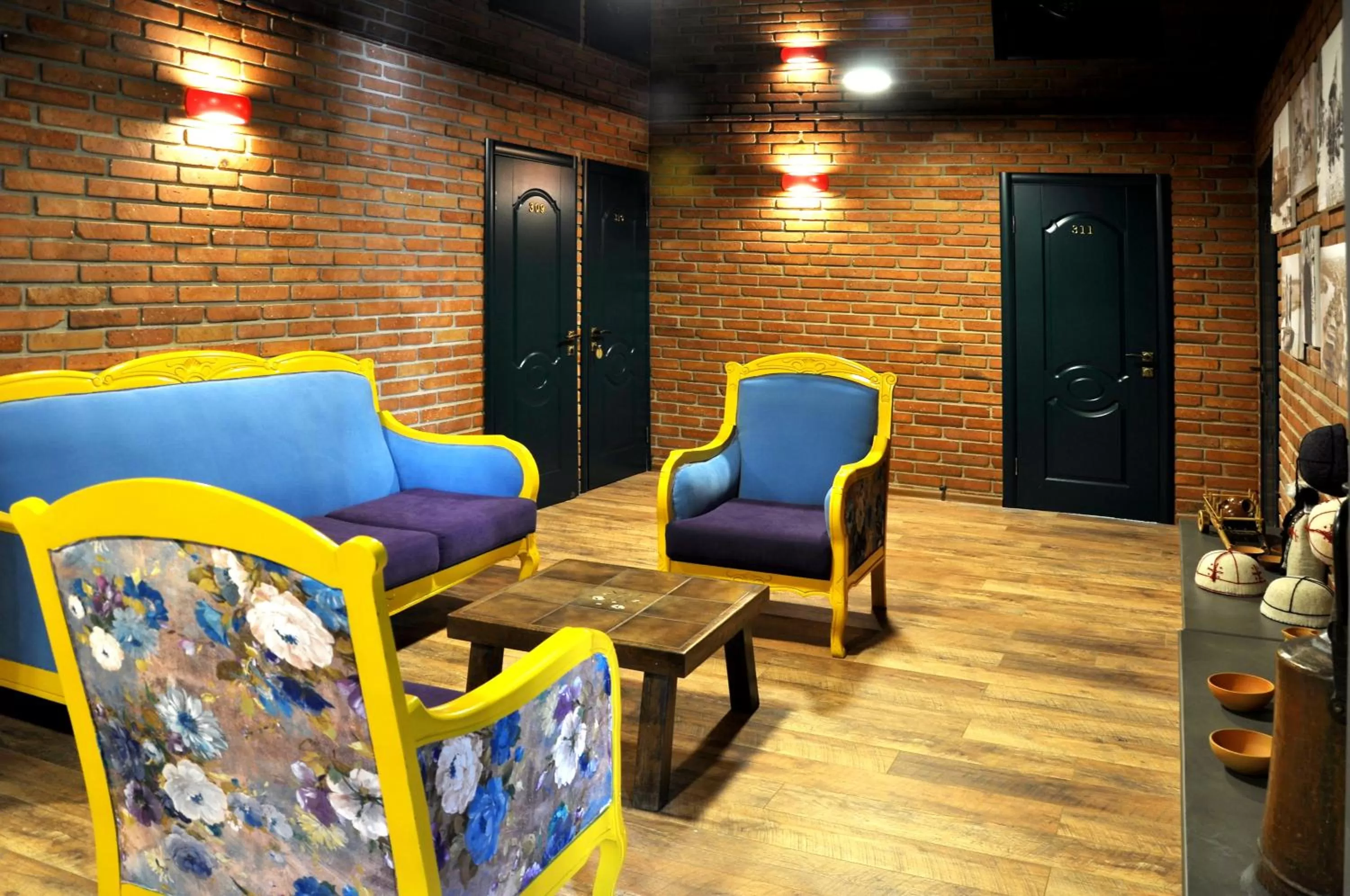 Property building in Art Hotel Claude Monet