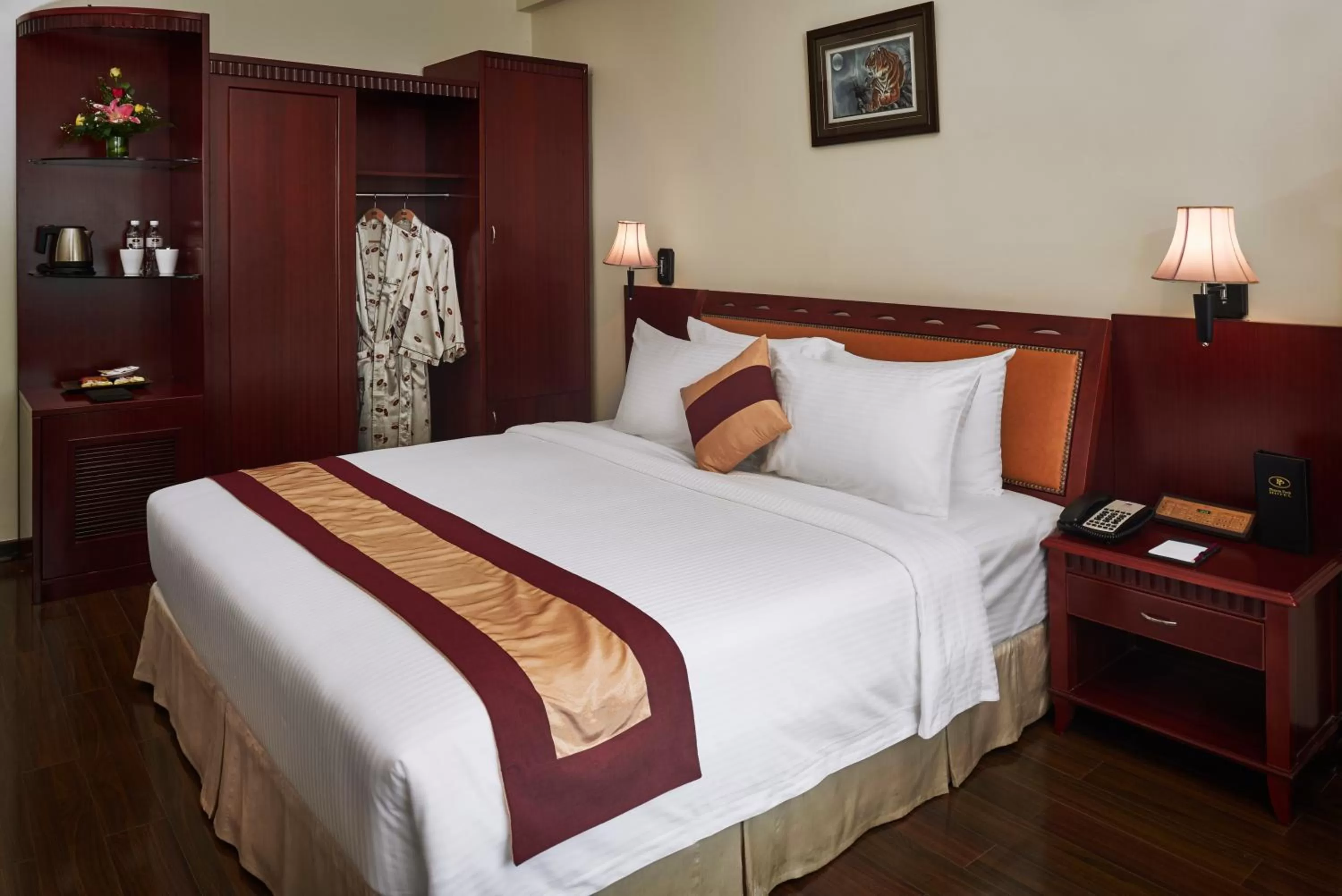 Bedroom, Bed in Phnom Penh Hotel