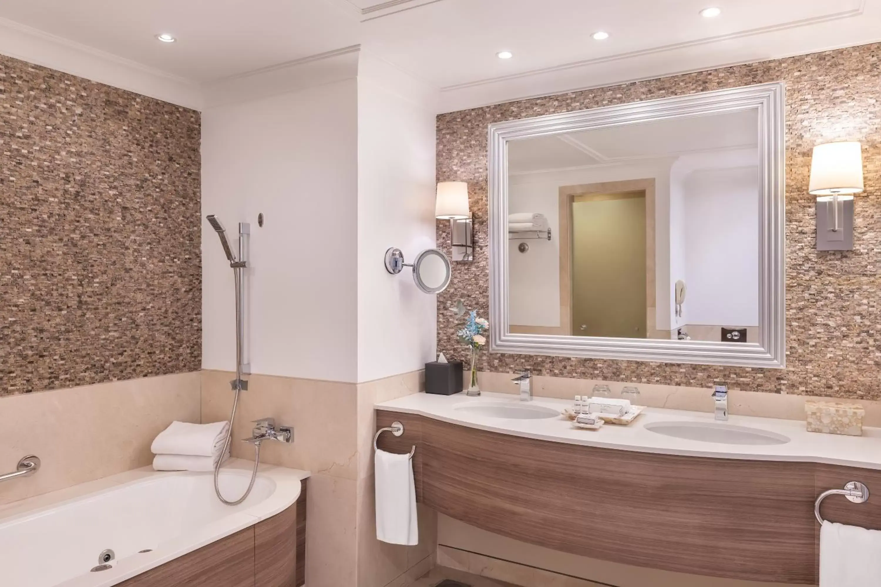 Family Junior Suite with exclusive Tamr Pool, Beach & Splash Park Access with Free Shuttle to Shopping Malls in JA Palm Tree Court, Dubai Family Junior Suite with exclusive Tamr Pool, Beach & Splash Park Access with Free Shuttle to Shopping Malls in JA Palm Tree Court, Dubai