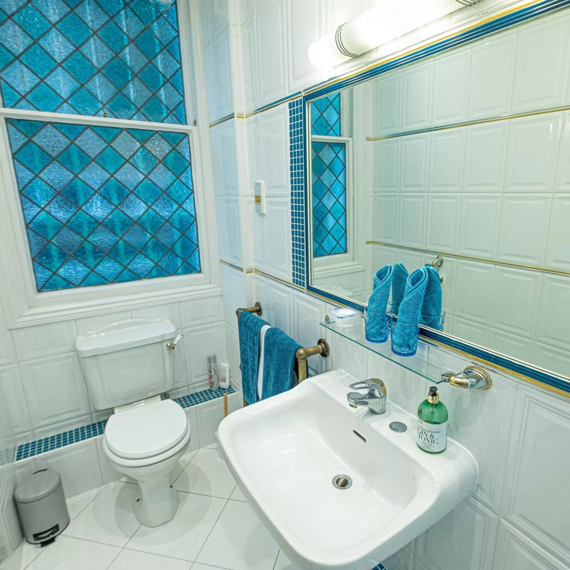 Bathroom in Dawson Place, Juliette's Bed and Breakfast