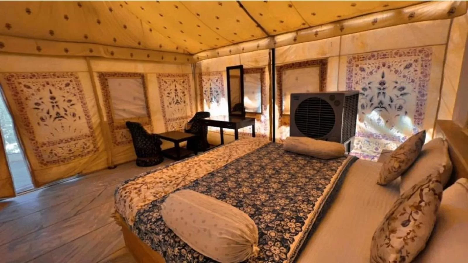 Property building, Bed in Rumis Desert Camp and Resort