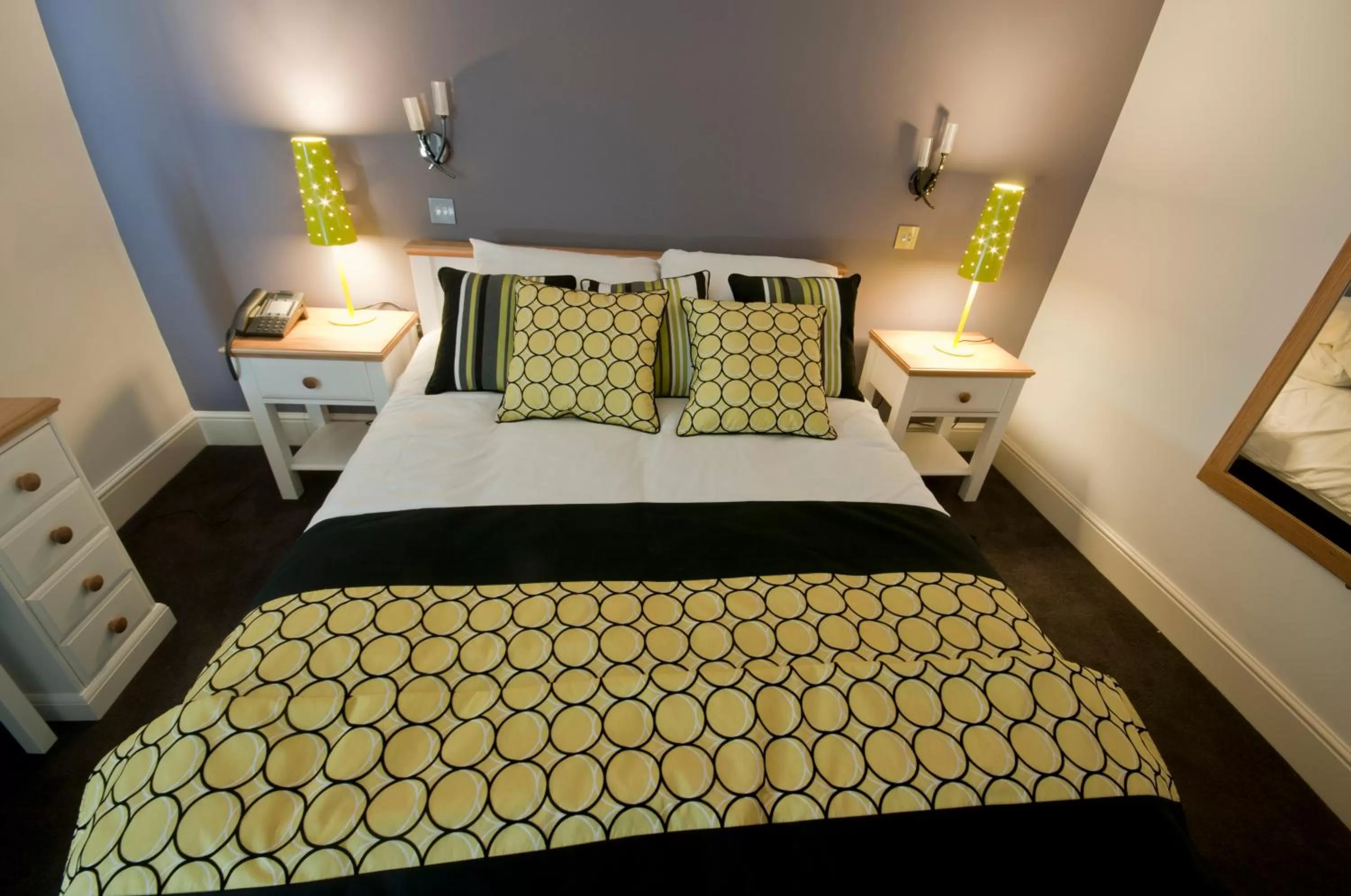 Photo of the whole room in The Vernon