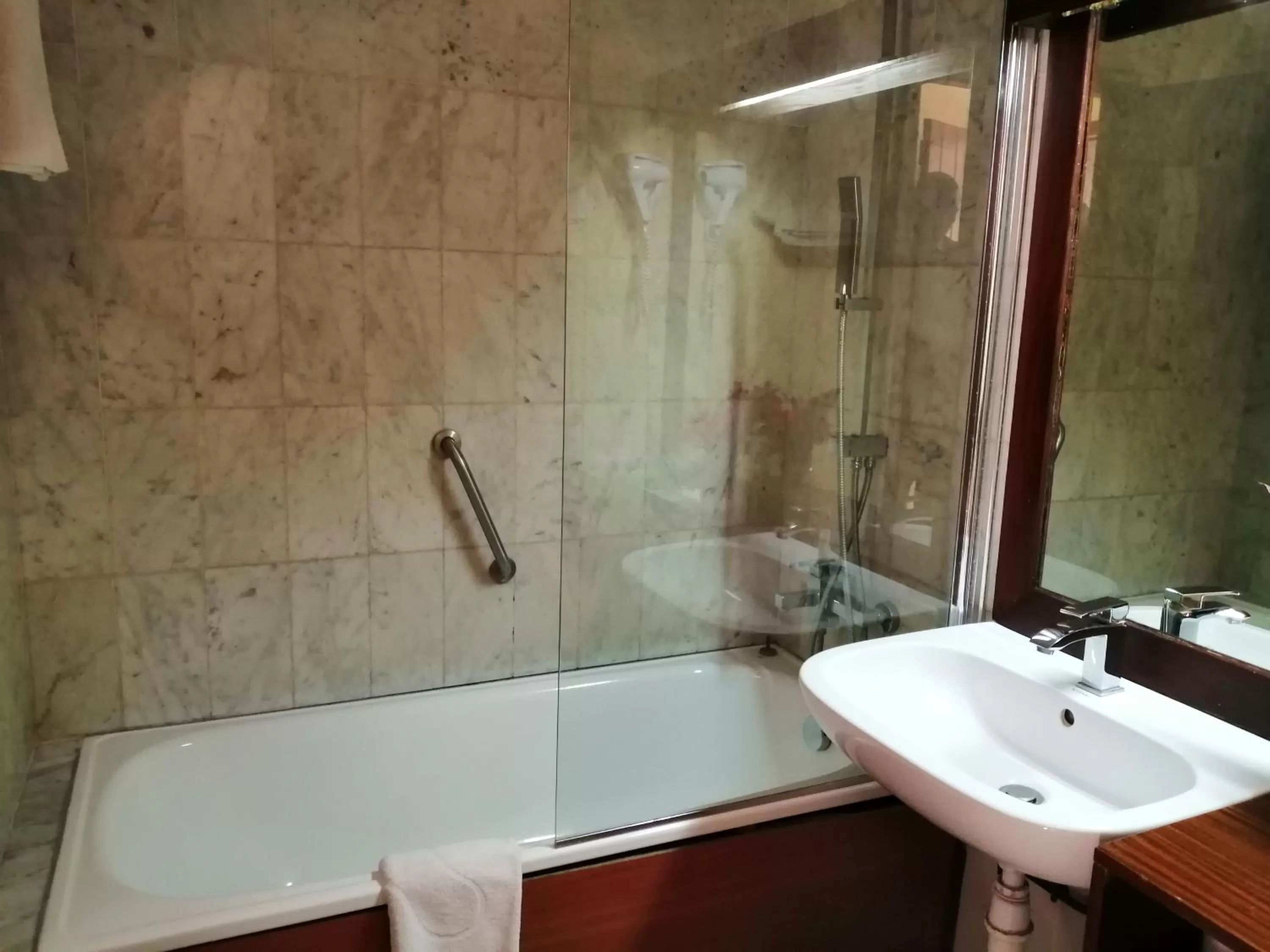 Bathroom in Hotel Jardin Savana Dakar