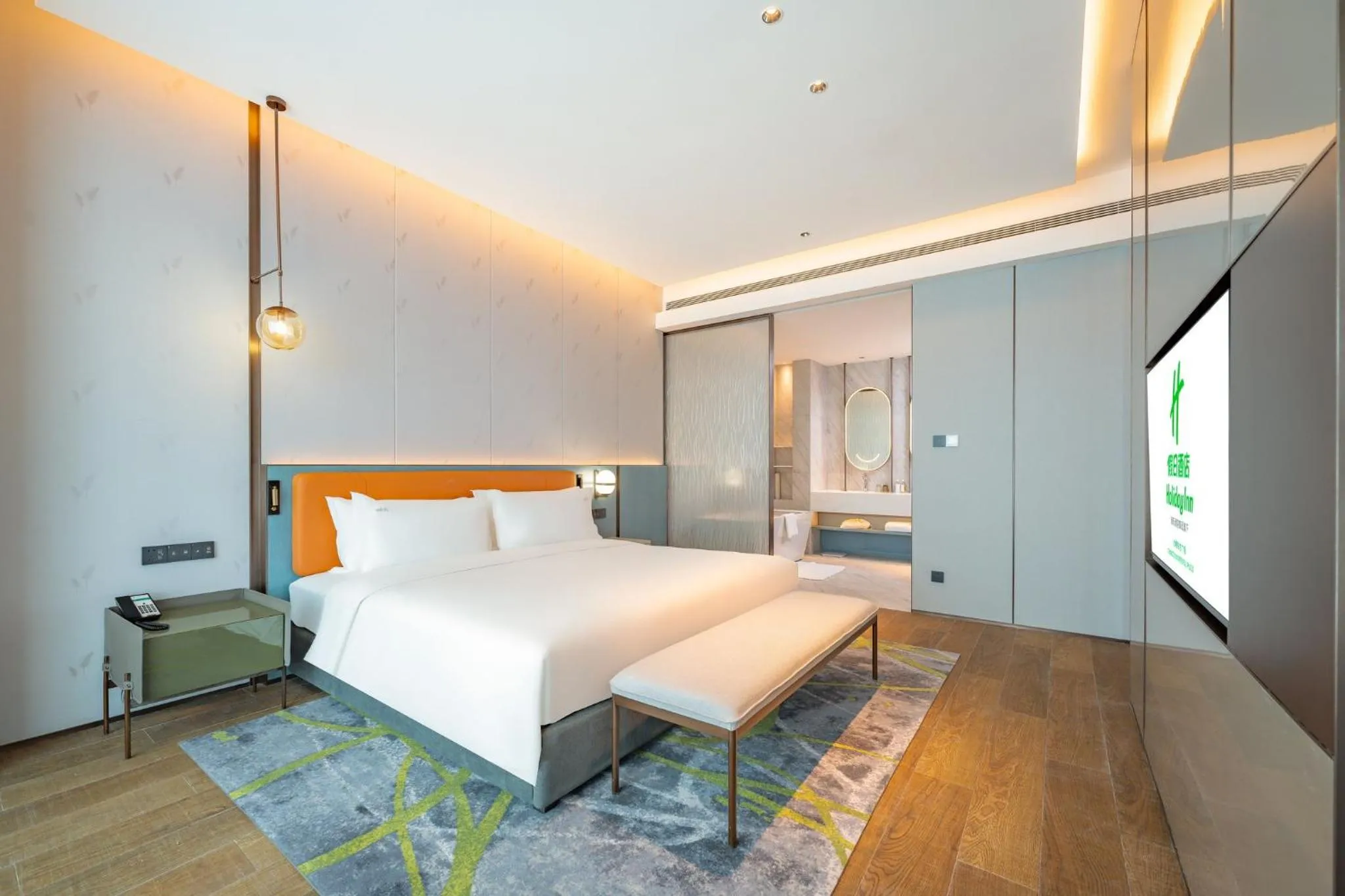 Photo of the whole room, Bed in Holiday Inn Changchun Oriental Plaza by IHG