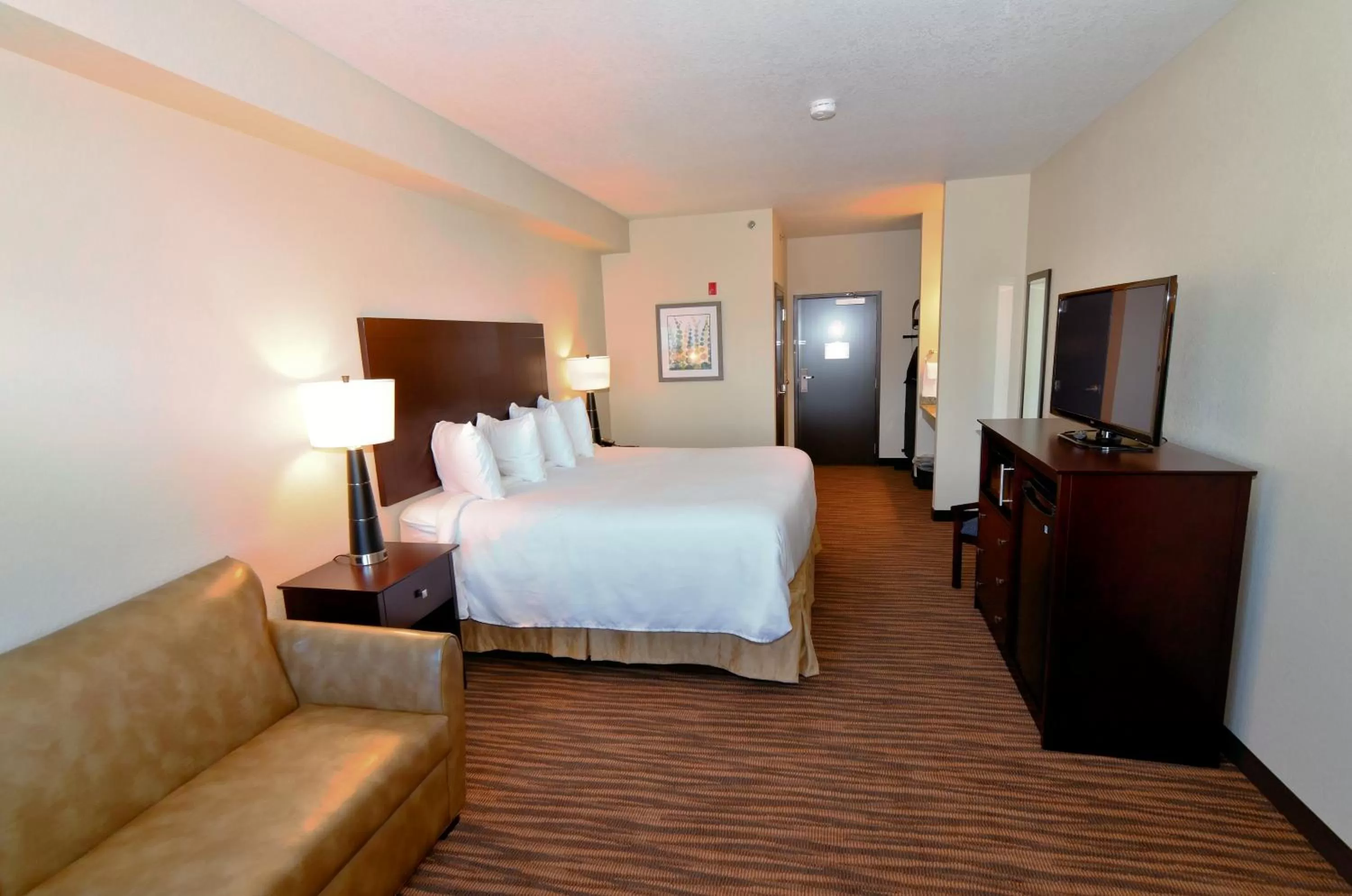 Bed in Cobblestone Inn & Suites - Holstein