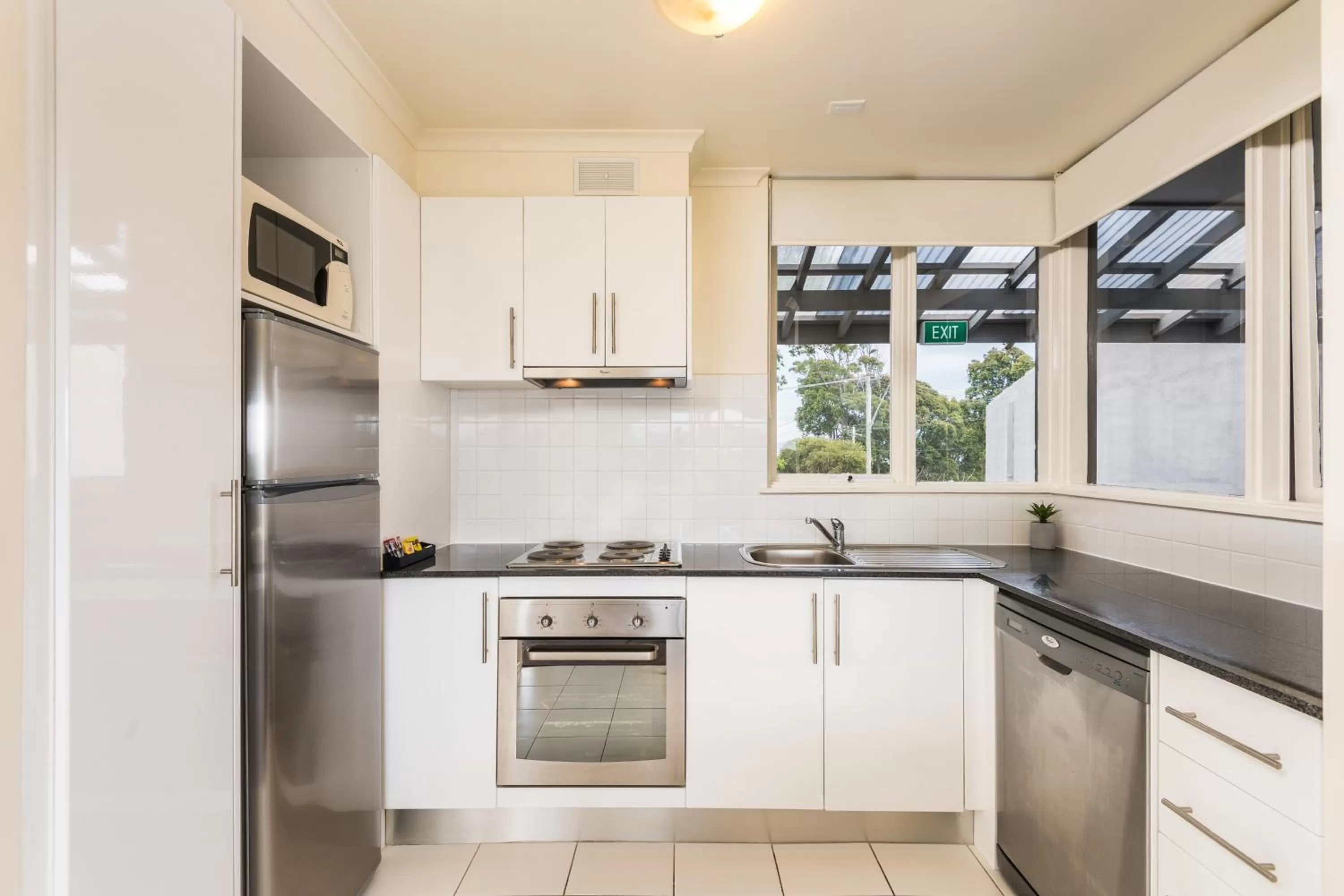 Kitchen or kitchenette in Horizon Holiday Apartments