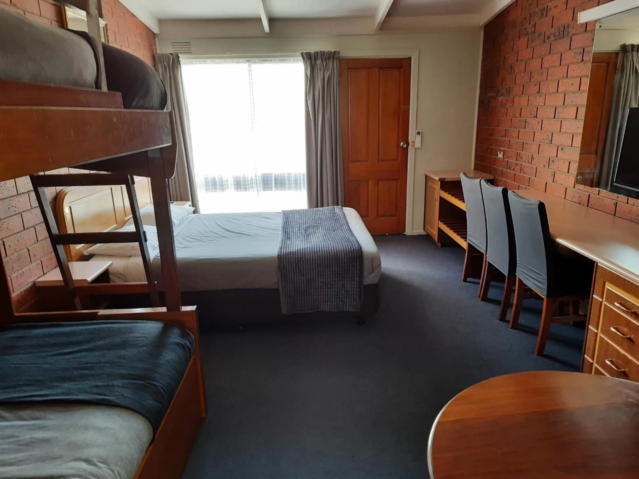 Photo of the whole room, Bed in Abbotswood Motor Inn