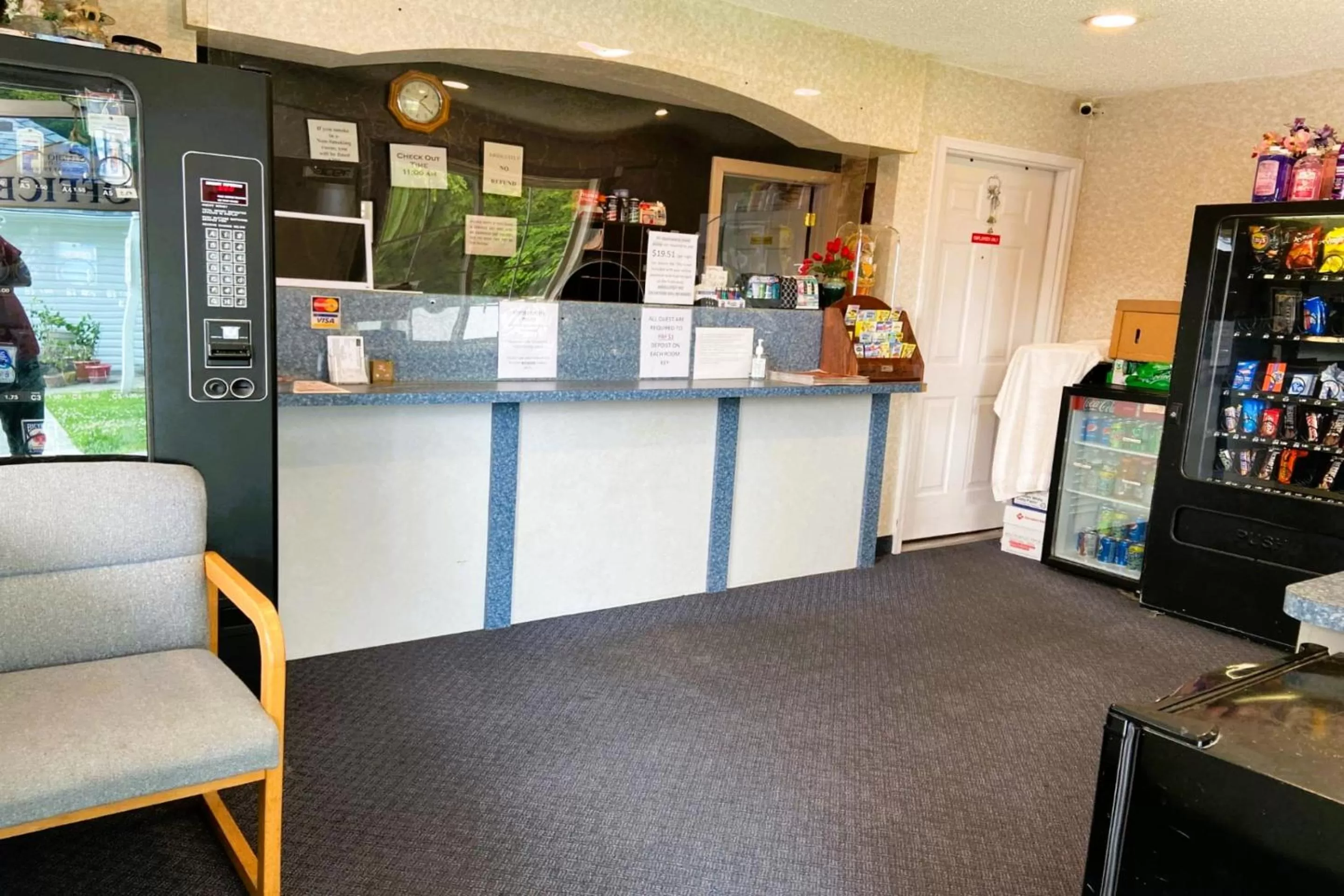 Lobby or reception in Studio Inn and Suites