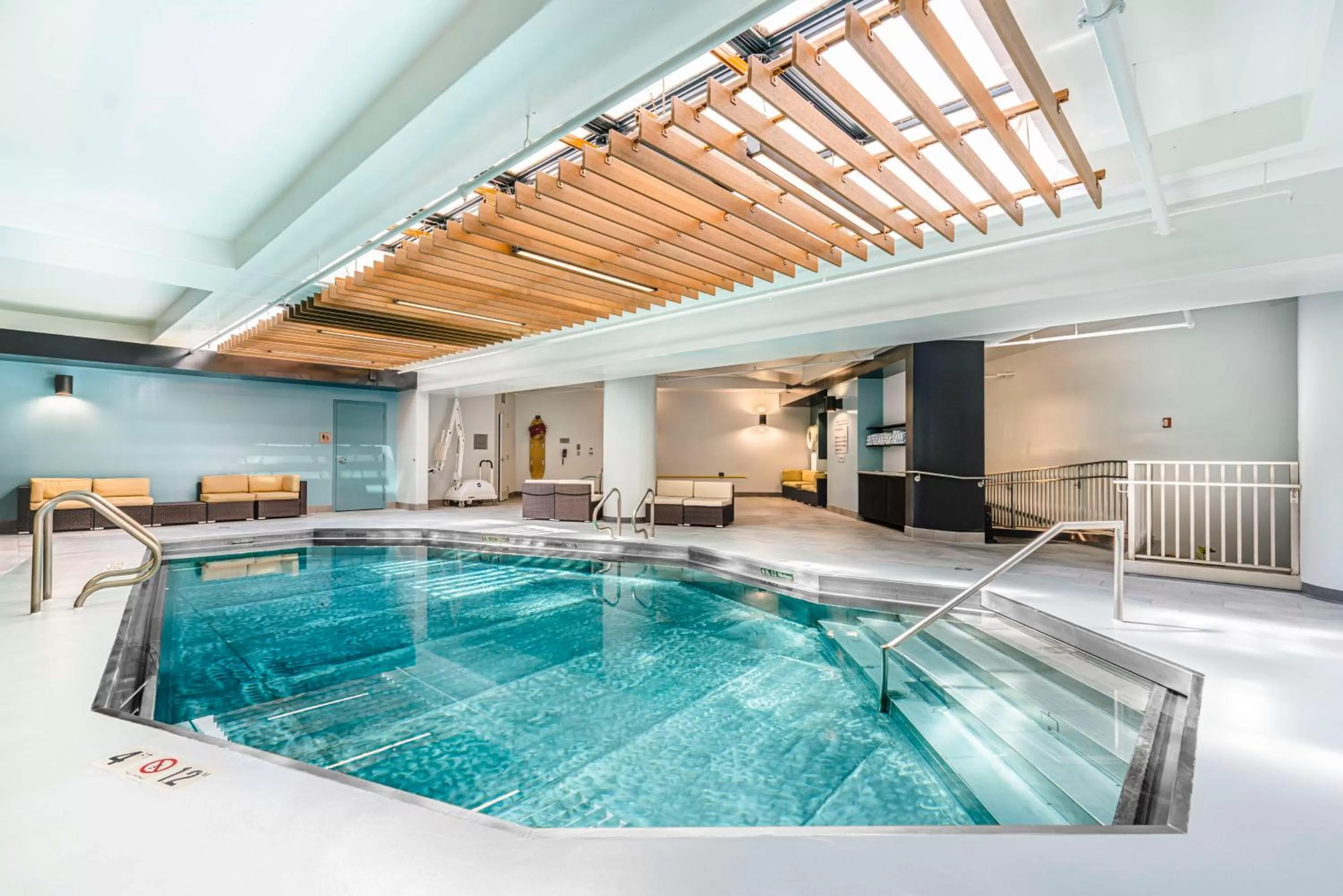 Pool view in Embassy Suites by Hilton Indianapolis Downtown