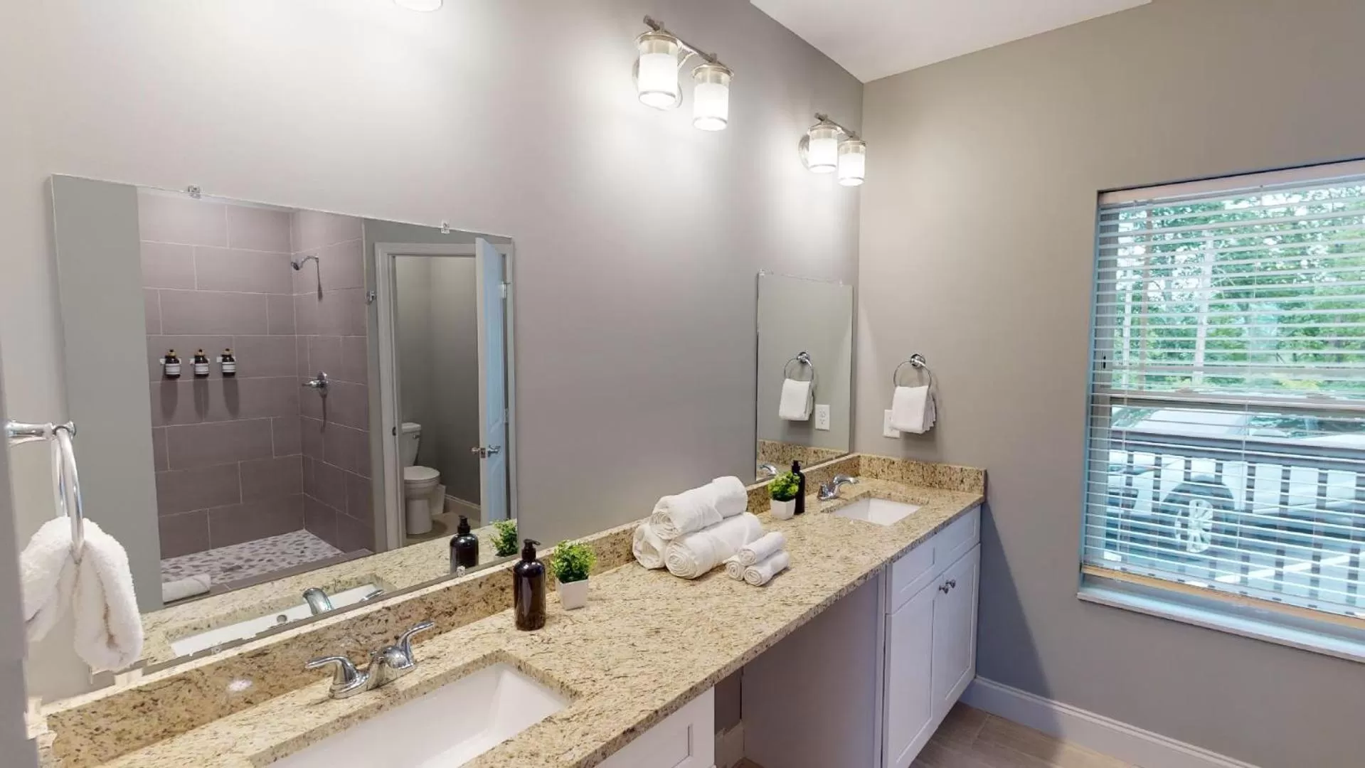 Shower in Viewpoint Condominiums