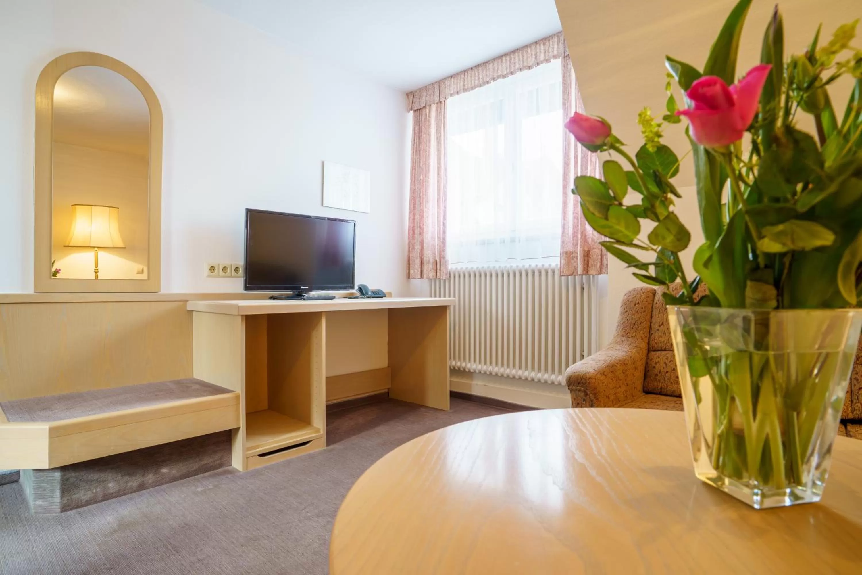 TV and multimedia, TV/Entertainment Center in Hotel Sonne