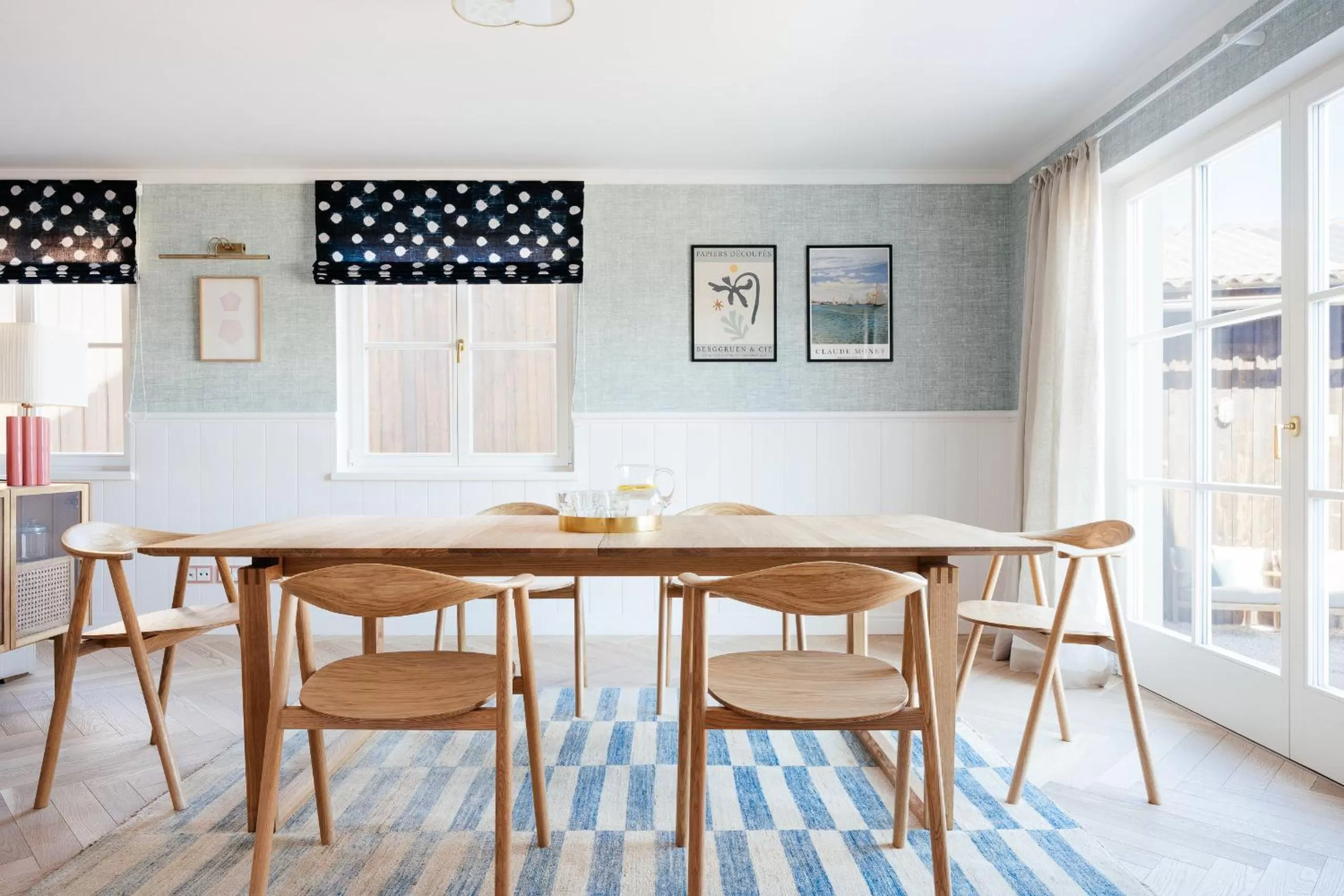 Communal lounge/ TV room in Villa Alma - a lakeside Boutique Hotel