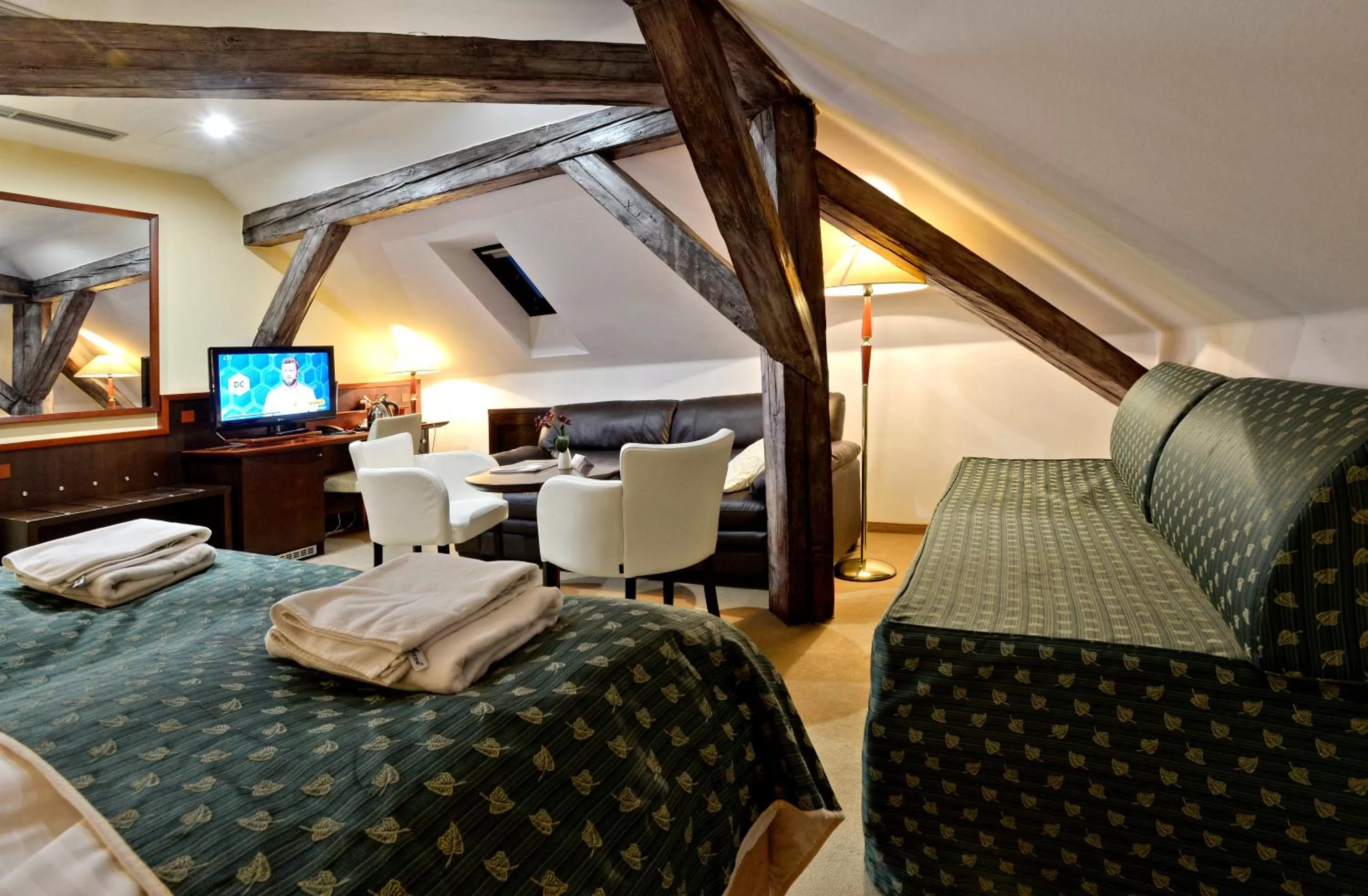 Bedroom, Bed in Hotel Grand