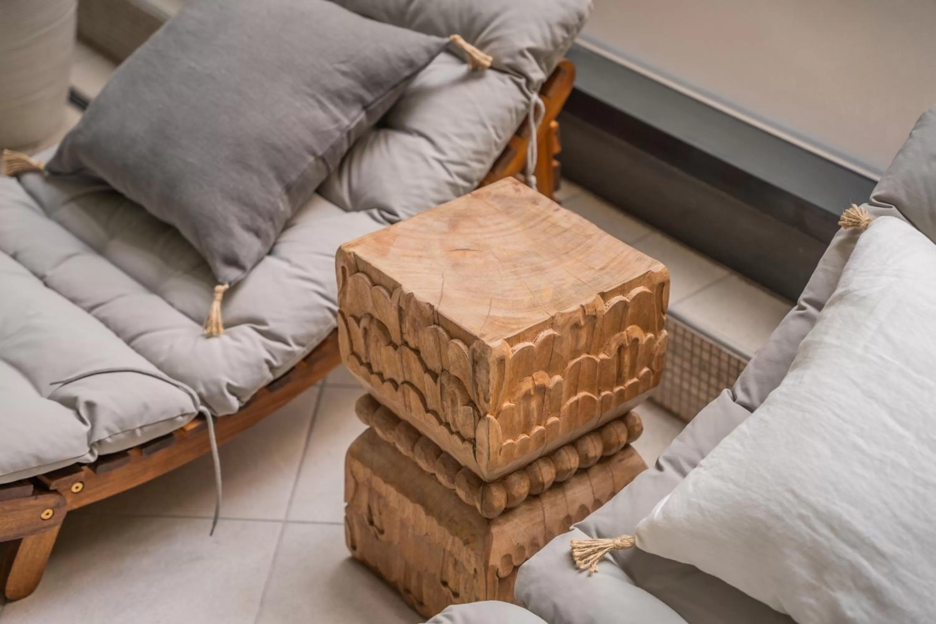 Swimming pool, Bed in Queen's Court Hotel & Residence