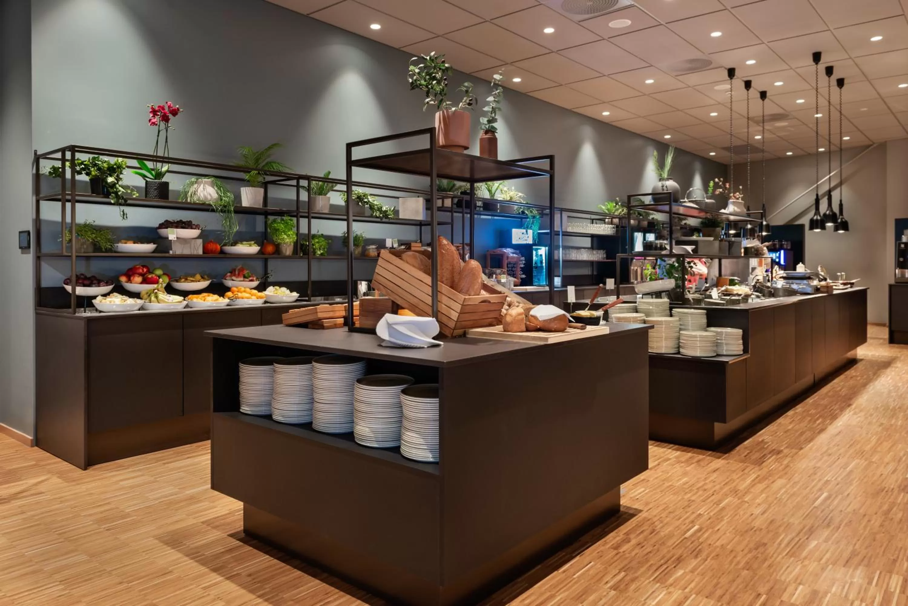 Restaurant/places to eat in Quality Hotel River Station