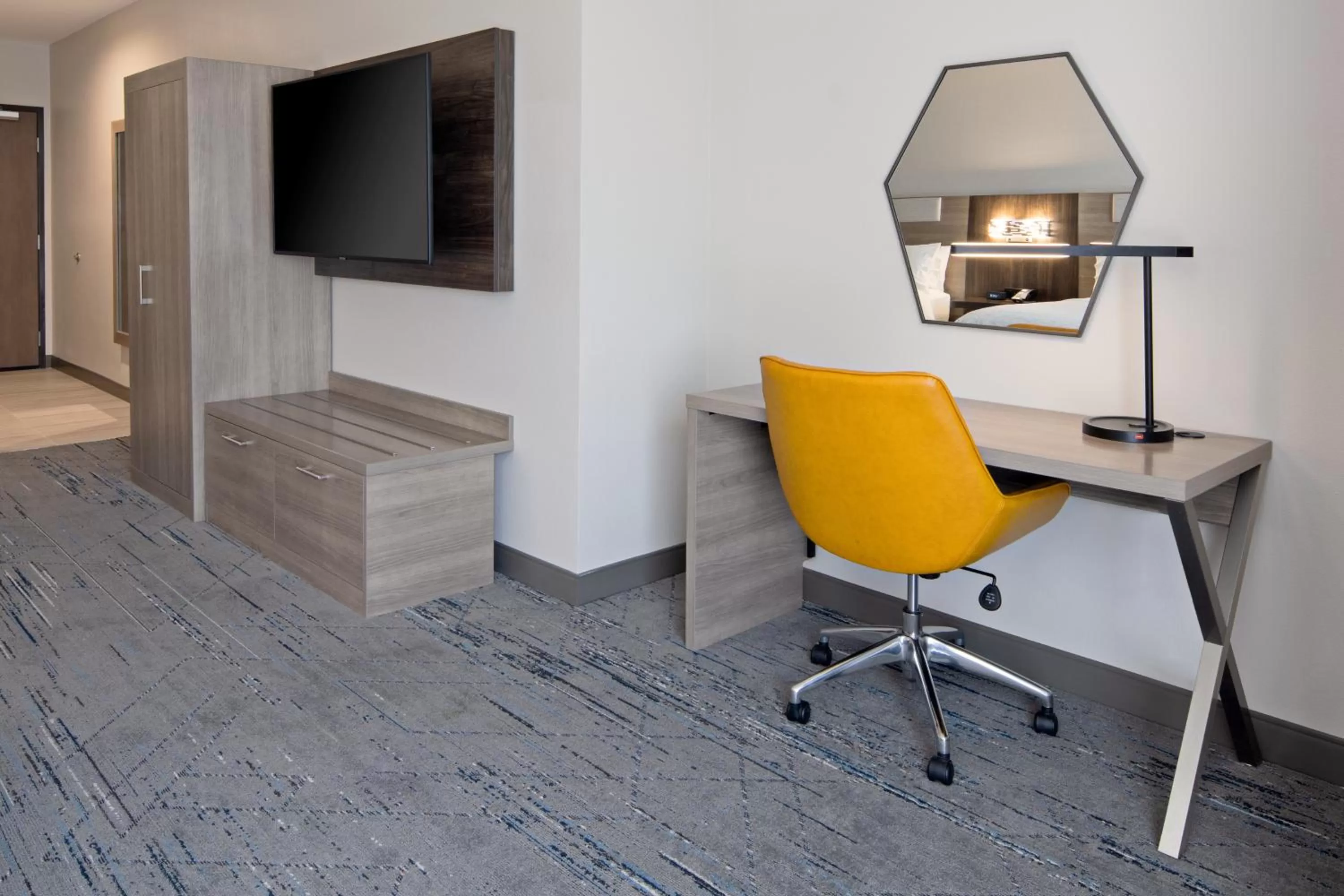 Standard Room in Holiday Inn Express & Suites - Valencia - Santa Clarita, an IHG Hotel