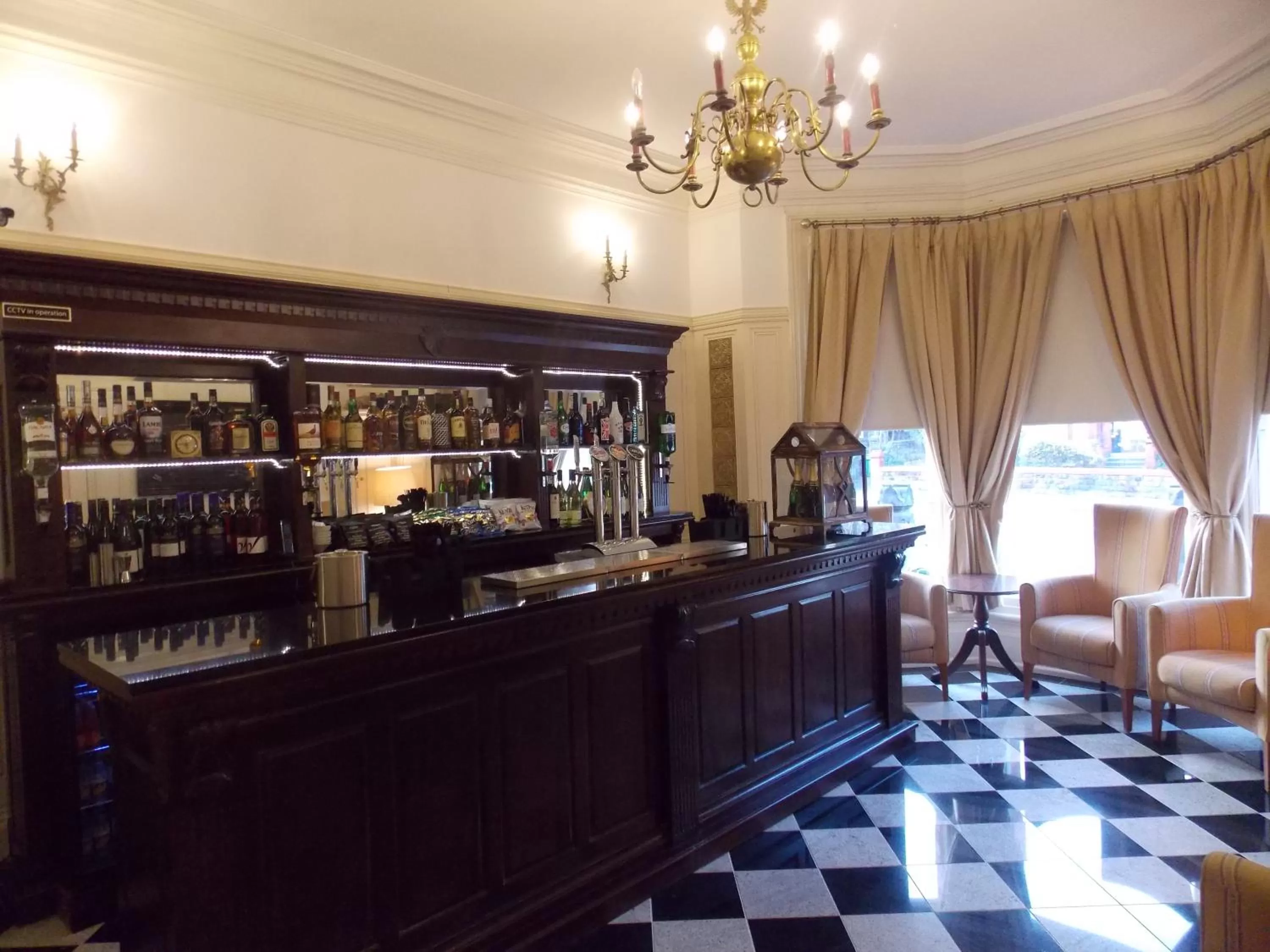 Lounge or bar in The Mountford Hotel - Free Parking