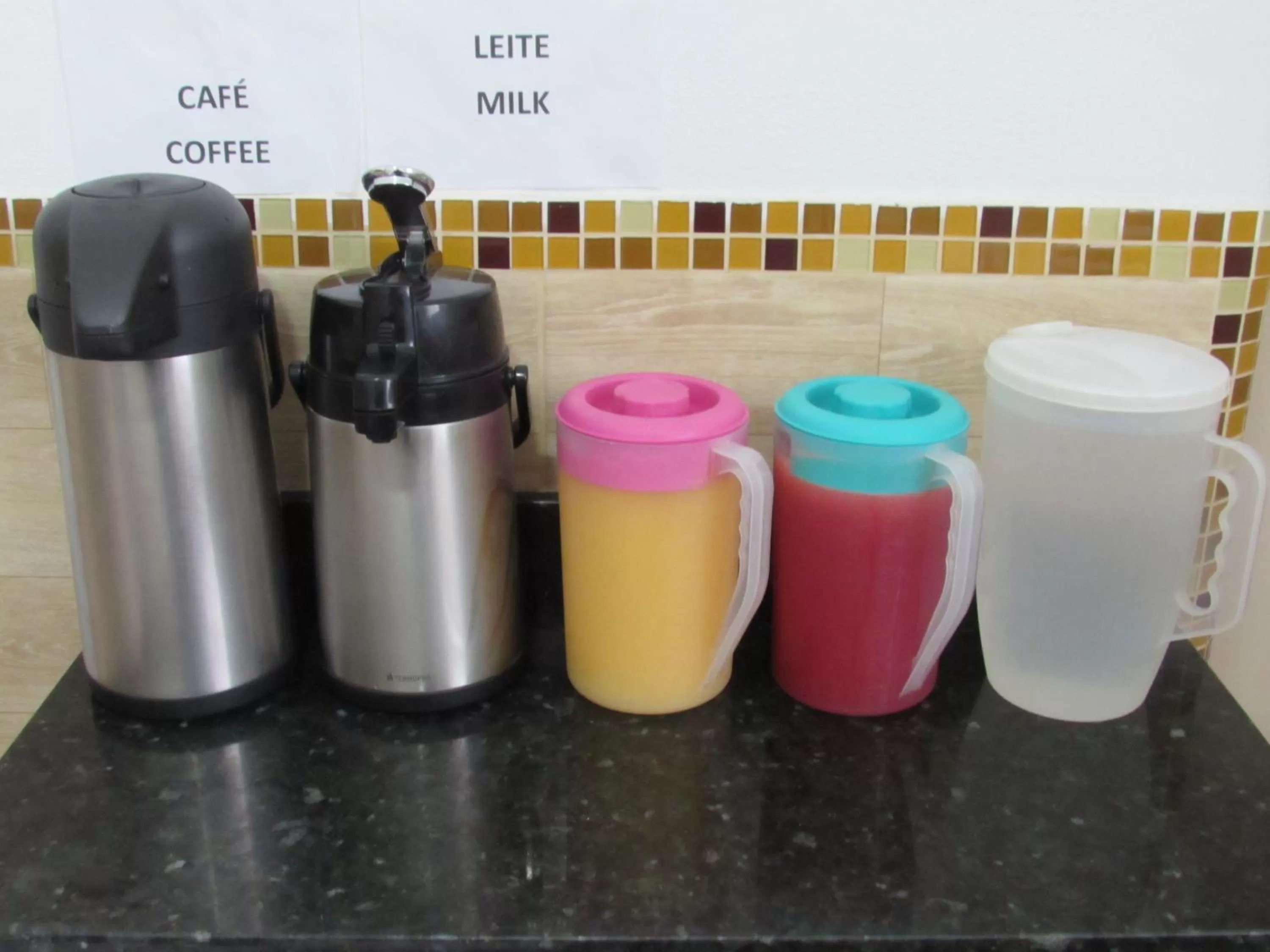 Drinks, Coffee/Tea Facilities in Hotel Plaza Olido