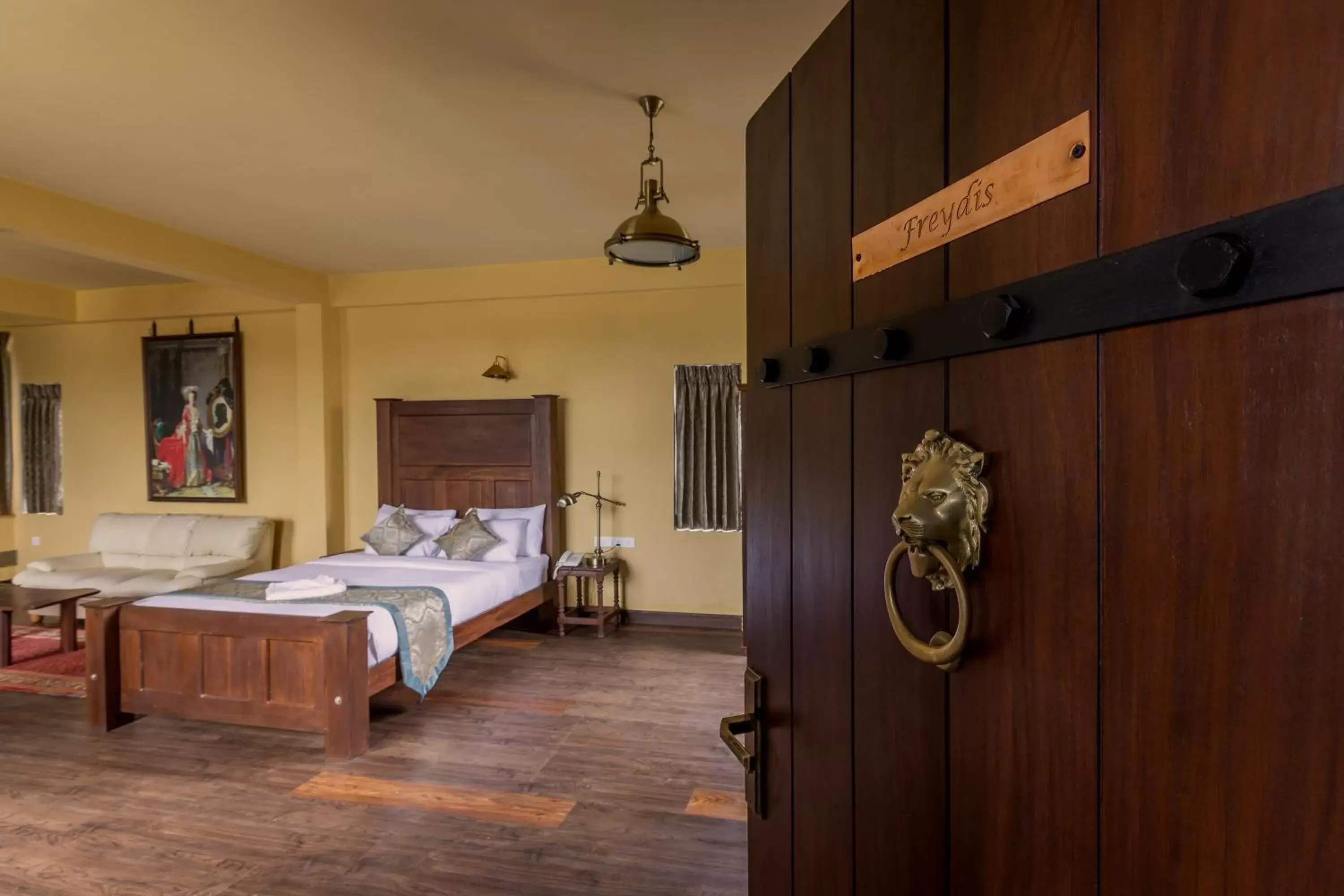 Deluxe Queen Room - single occupancy in Fort WindShire Deluxe Queen Room - single occupancy in Fort WindShire