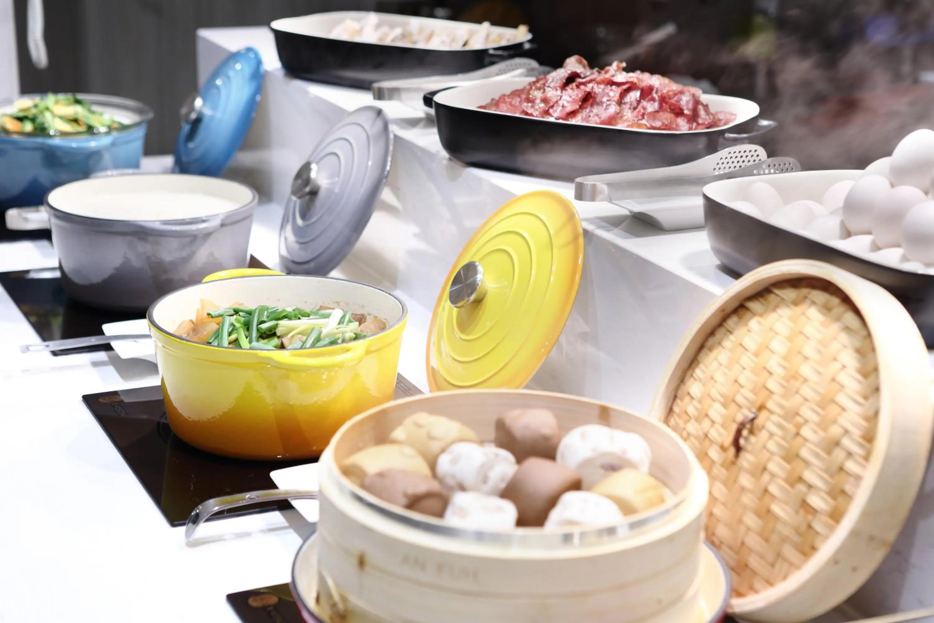 Communal lounge/ TV room in KEEBE Hotel