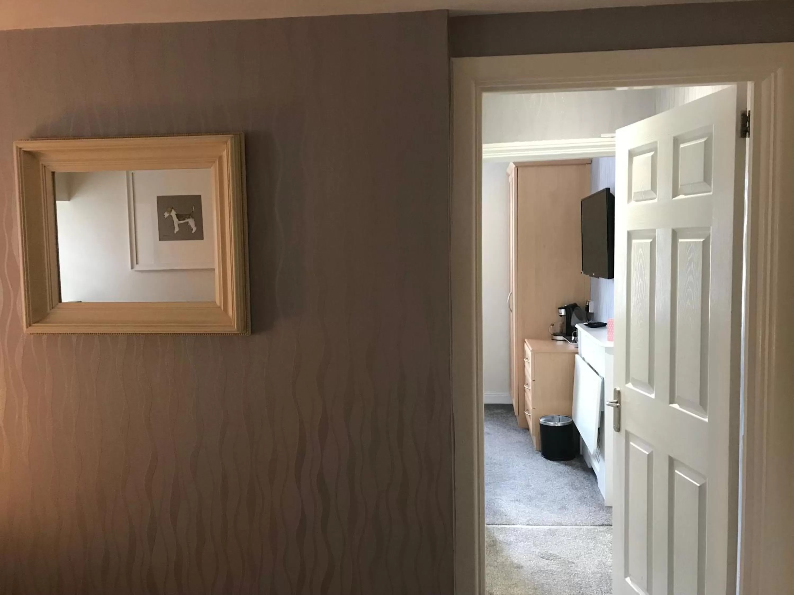 Lauriston & Lawton Court Hotel