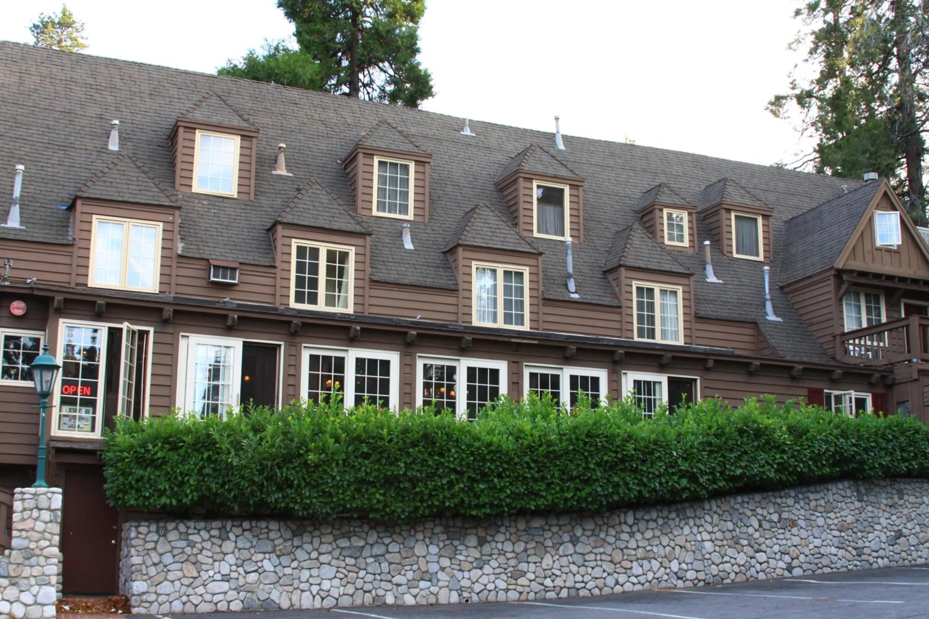 Property building in Saddleback Inn at Lake Arrowhead