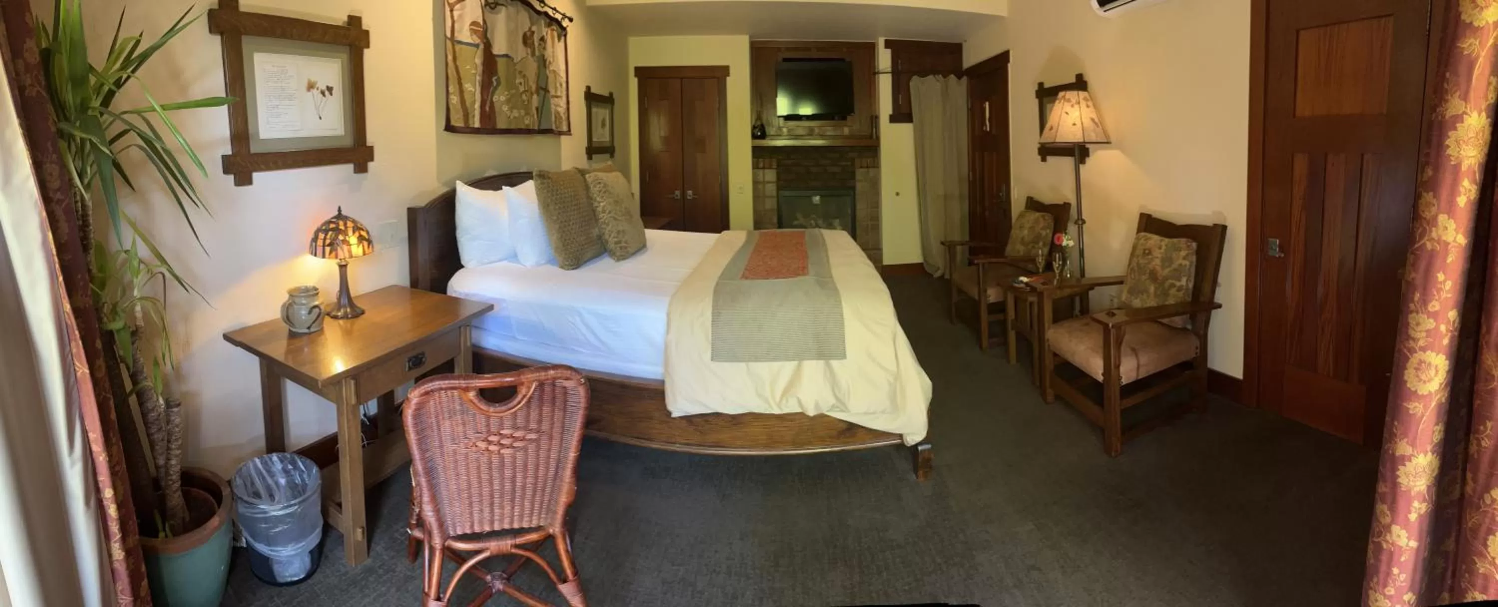 Bedroom, Bed in Blackbird Inn