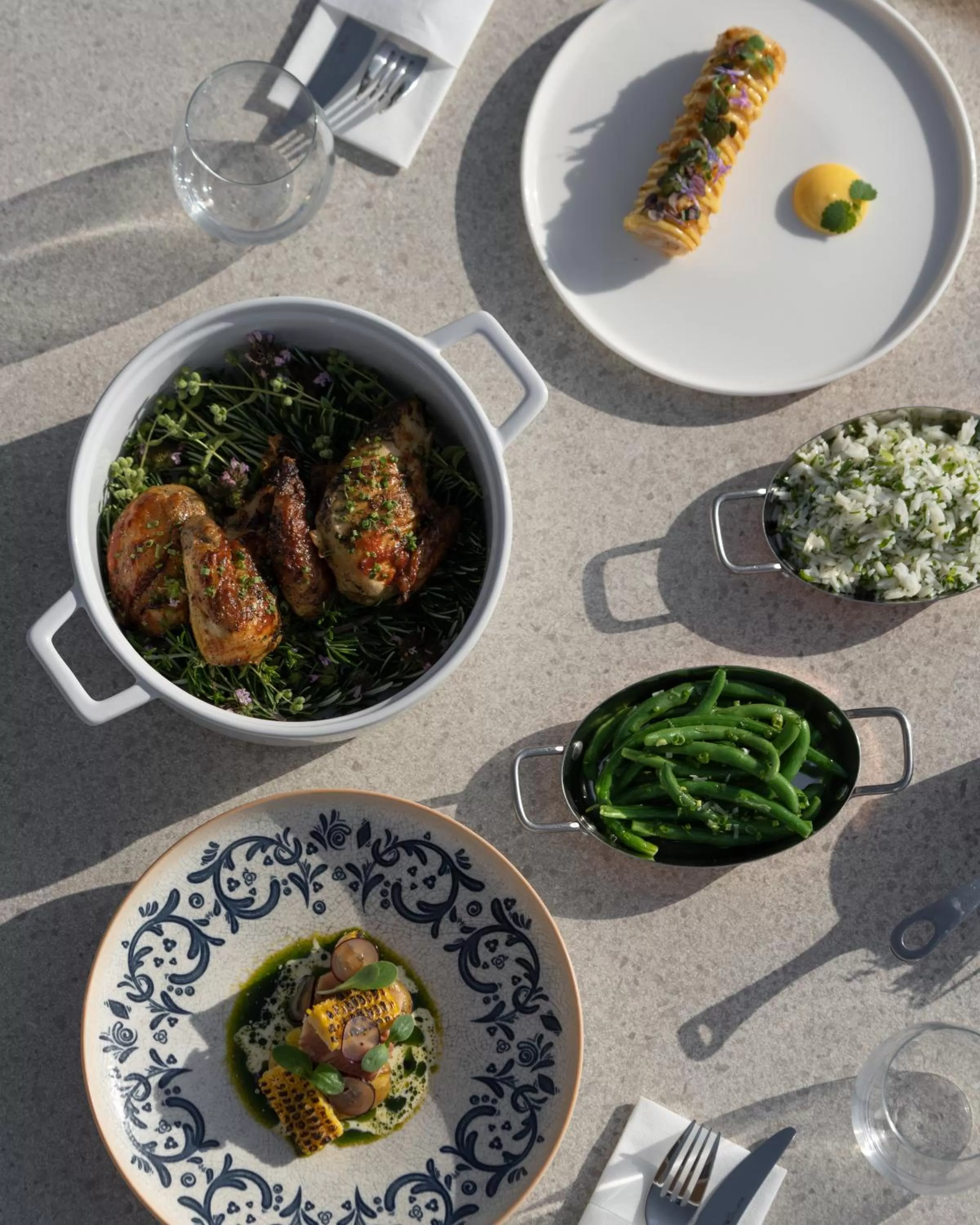 Restaurant/places to eat in De Sol Hotel & Spa